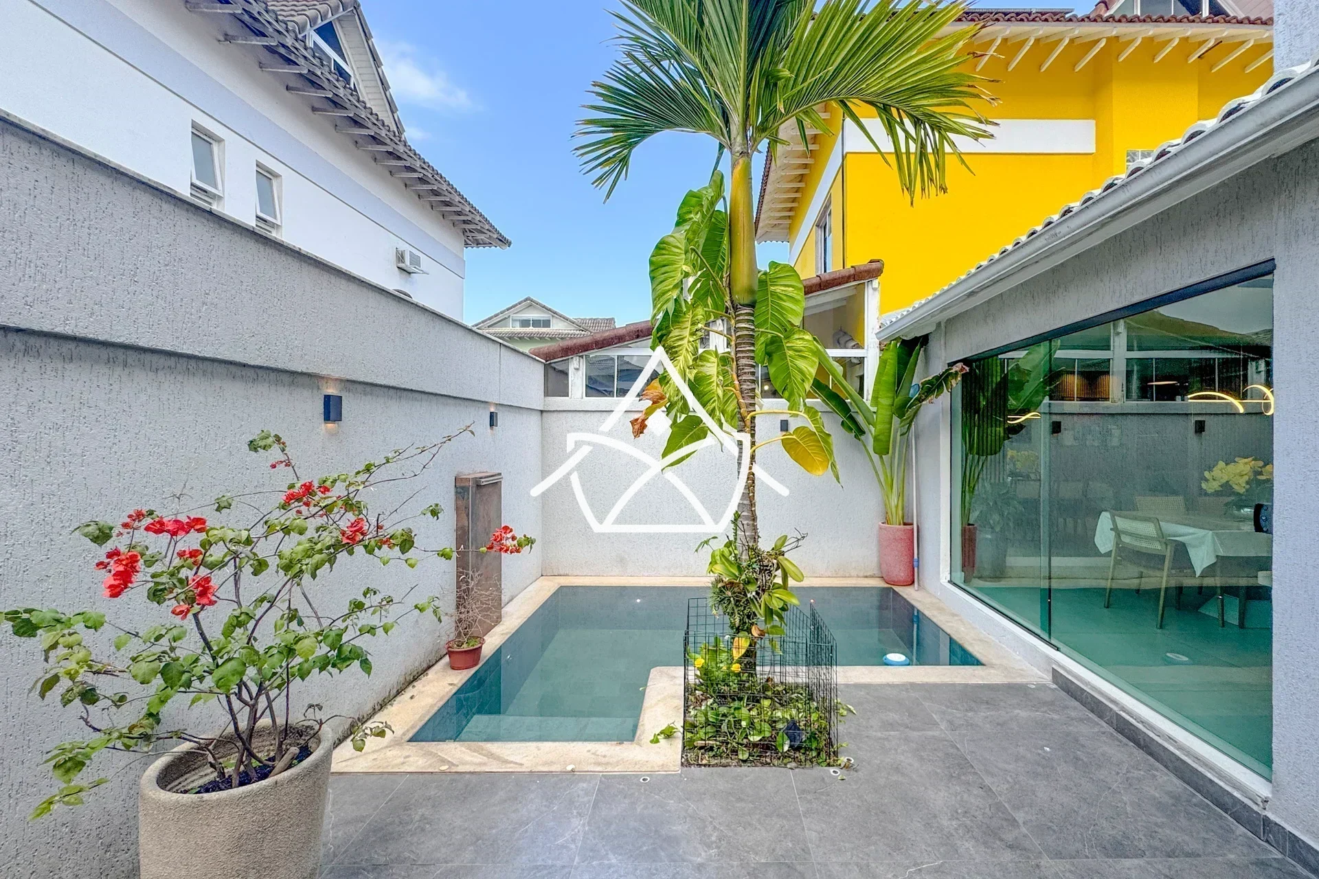 Casa com 18 Placas Instaladas na Barra da Tijuca