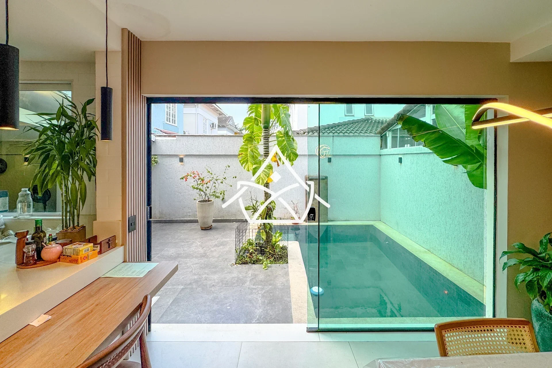 Casa com 18 Placas Instaladas na Barra da Tijuca