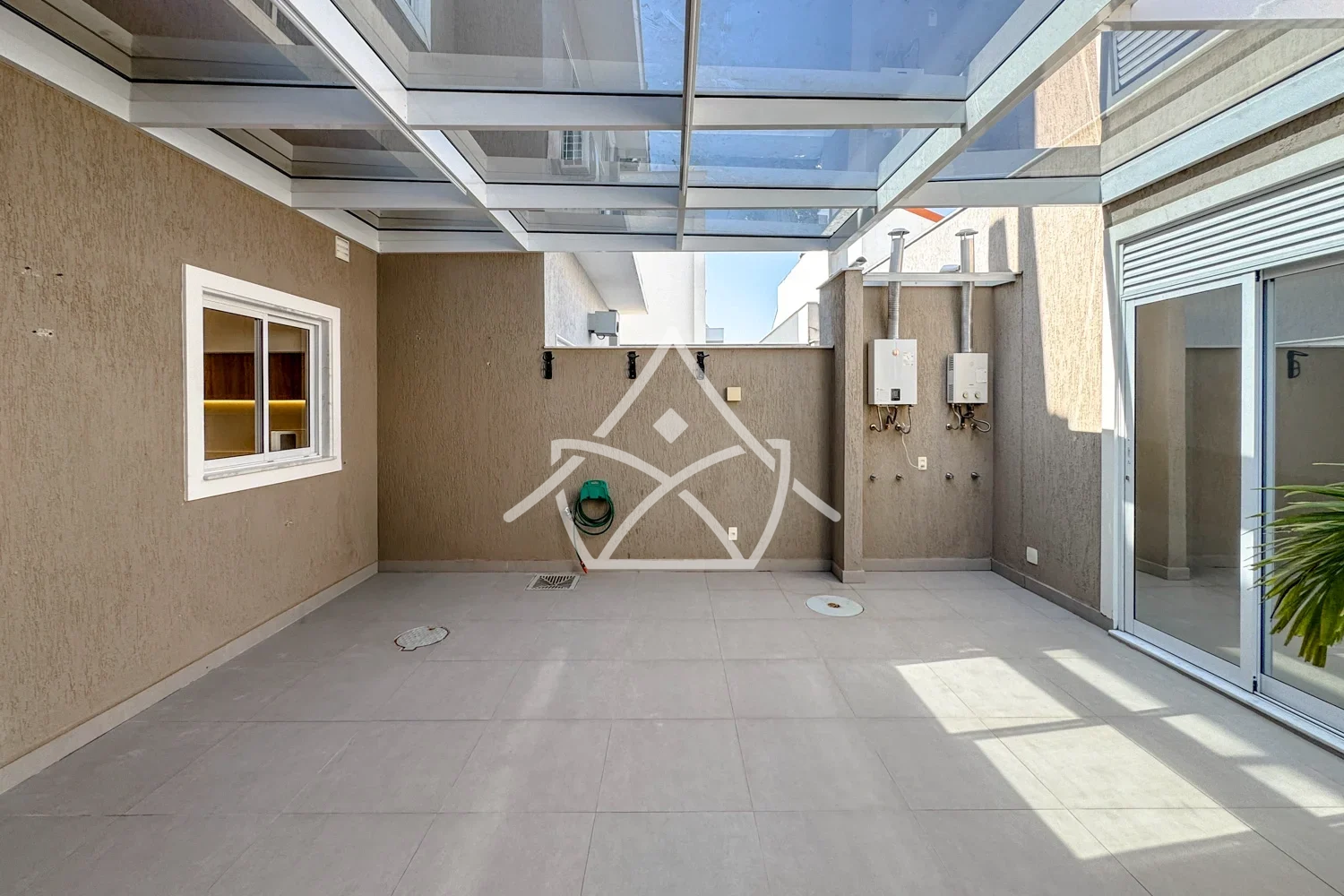Casa com Cinema e Energia Solar na Barra da Tijuca