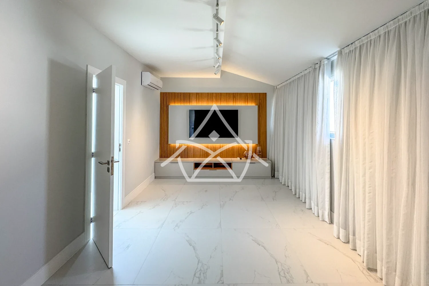 Casa com Cinema e Energia Solar na Barra da Tijuca