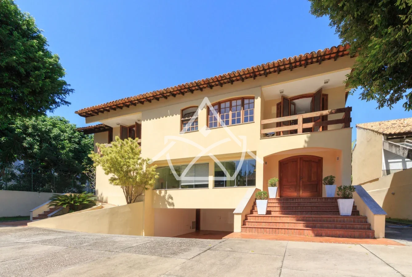 Casa Duplex com Subsolo na Barra da Tijuca