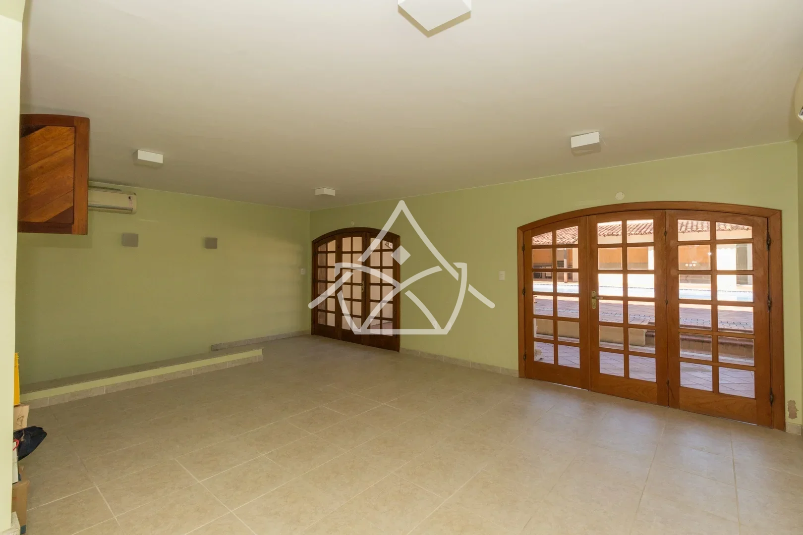 Casa Duplex com Subsolo na Barra da Tijuca