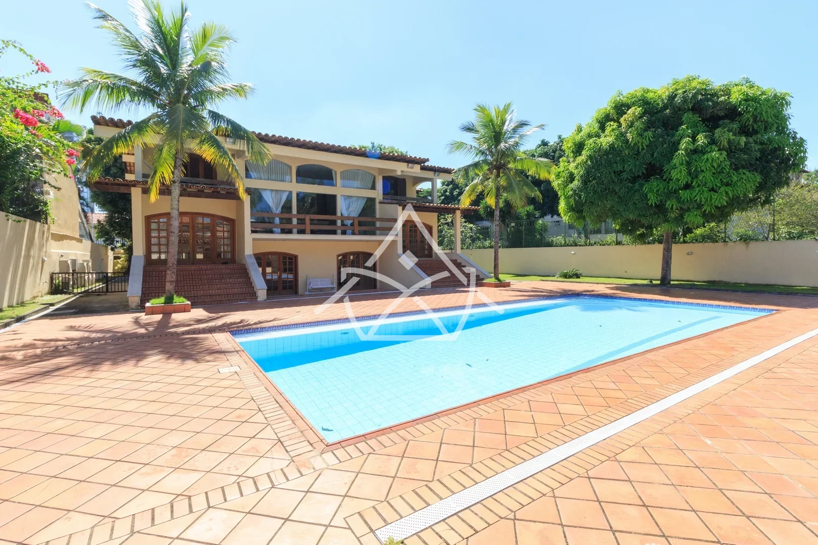 Casa Duplex com Subsolo na Barra da Tijuca