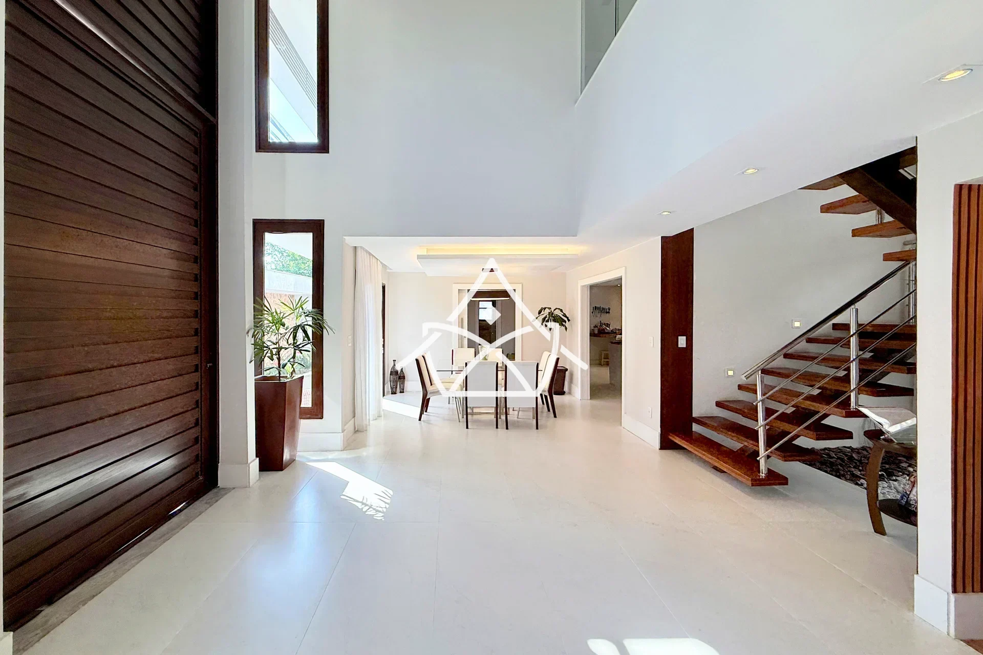 Casa com Terreno de Esquina no Riviera Del Sol