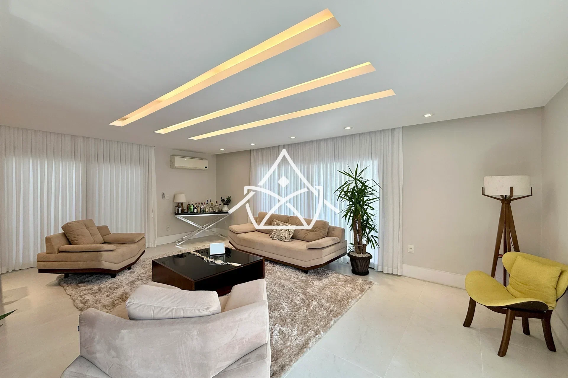 Casa com Terreno de Esquina no Riviera Del Sol
