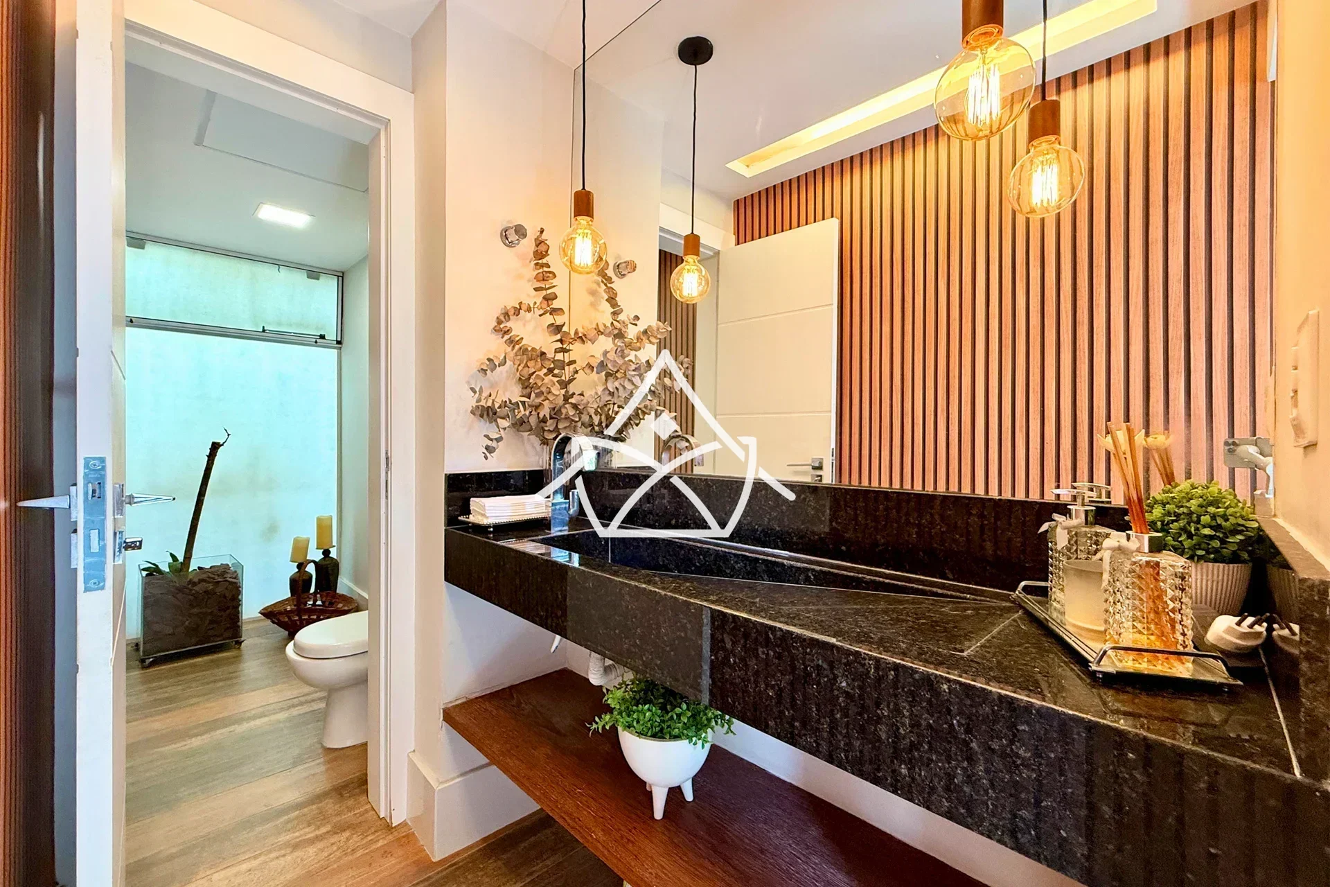 Casa com Terreno de Esquina no Riviera Del Sol