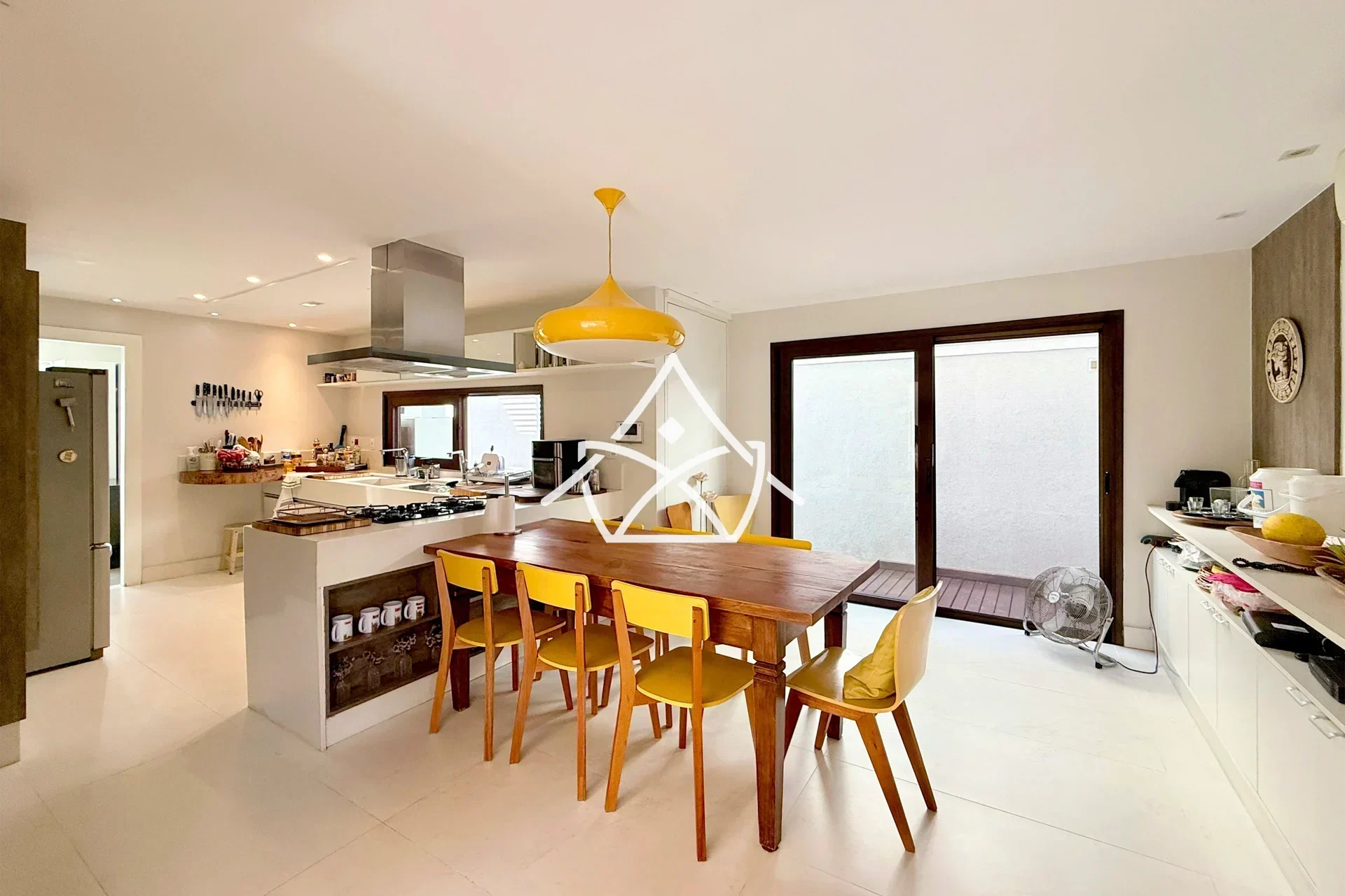 Casa com Terreno de Esquina no Riviera Del Sol