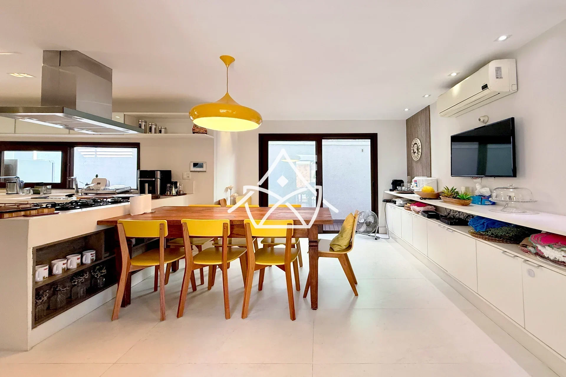 Casa com Terreno de Esquina no Riviera Del Sol