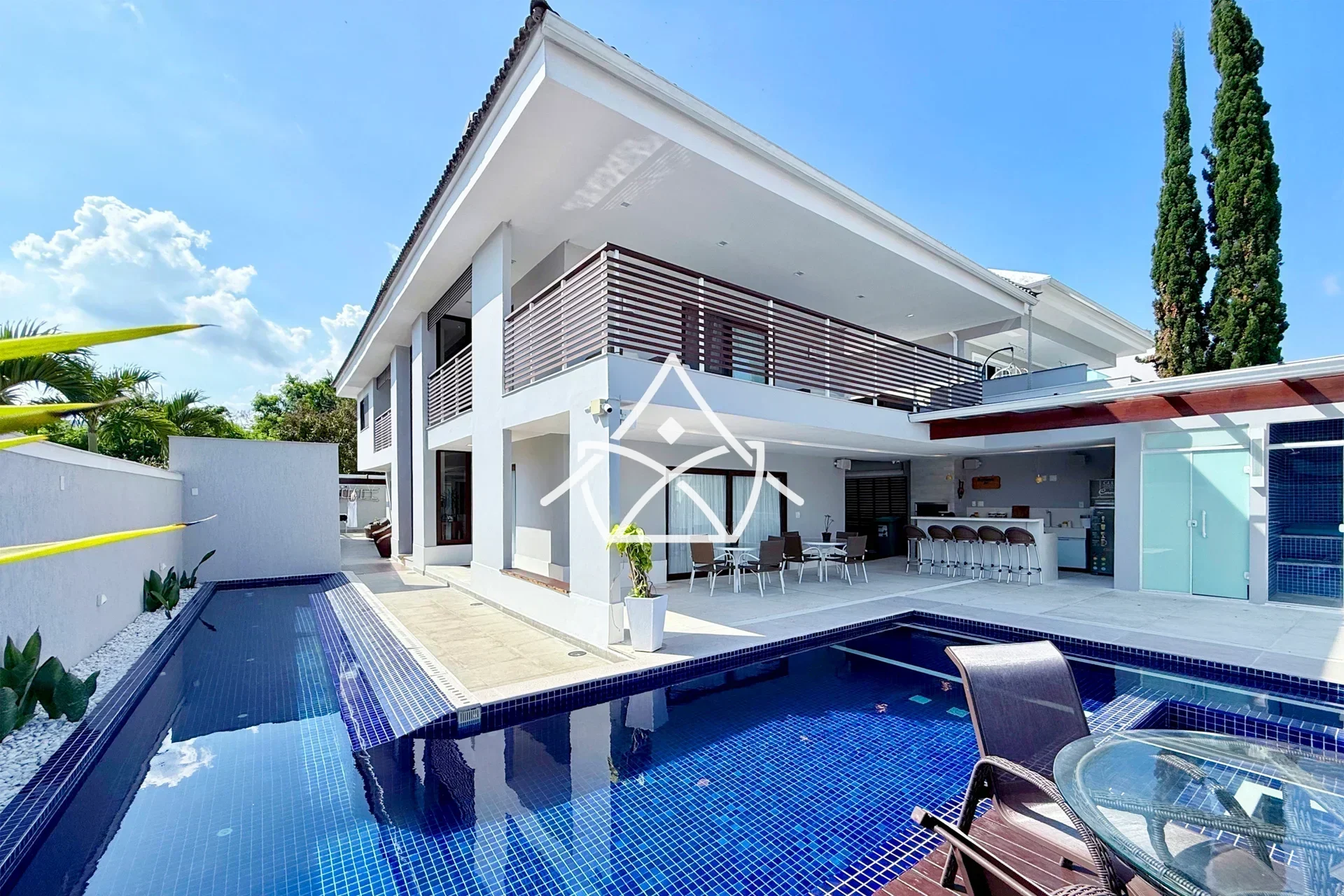 Casa com Terreno de Esquina no Riviera Del Sol