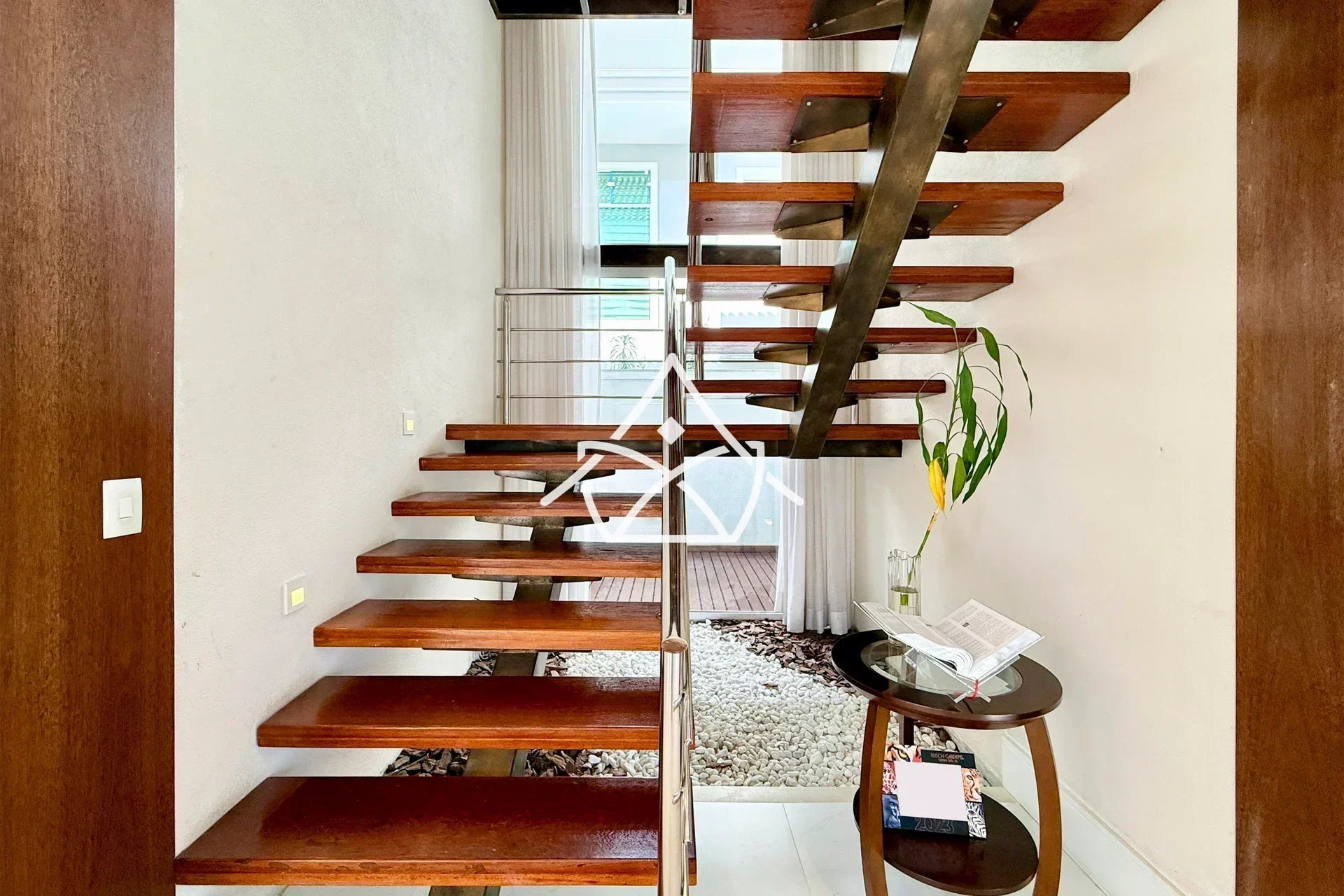 Casa com Terreno de Esquina no Riviera Del Sol