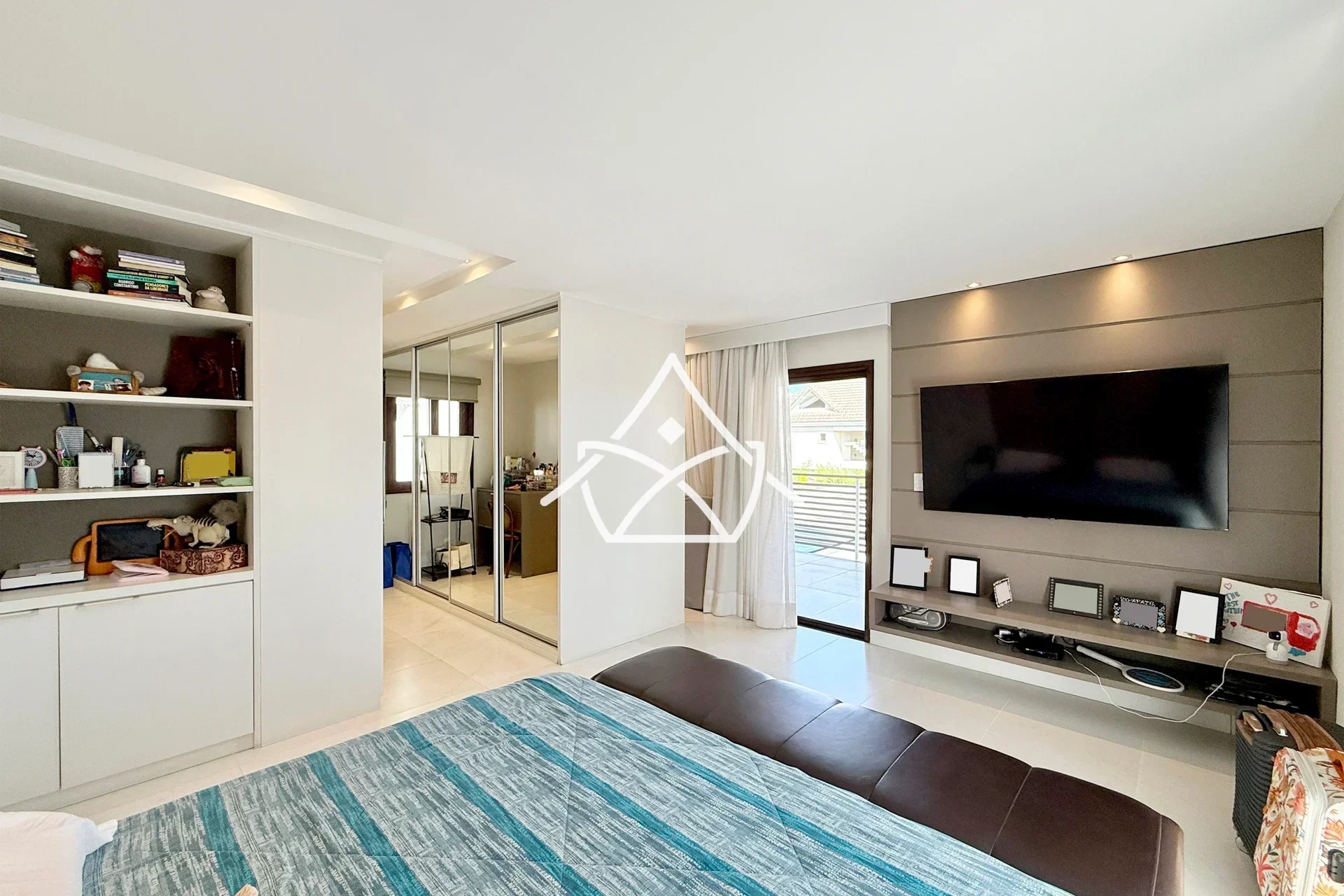 Casa com Terreno de Esquina no Riviera Del Sol