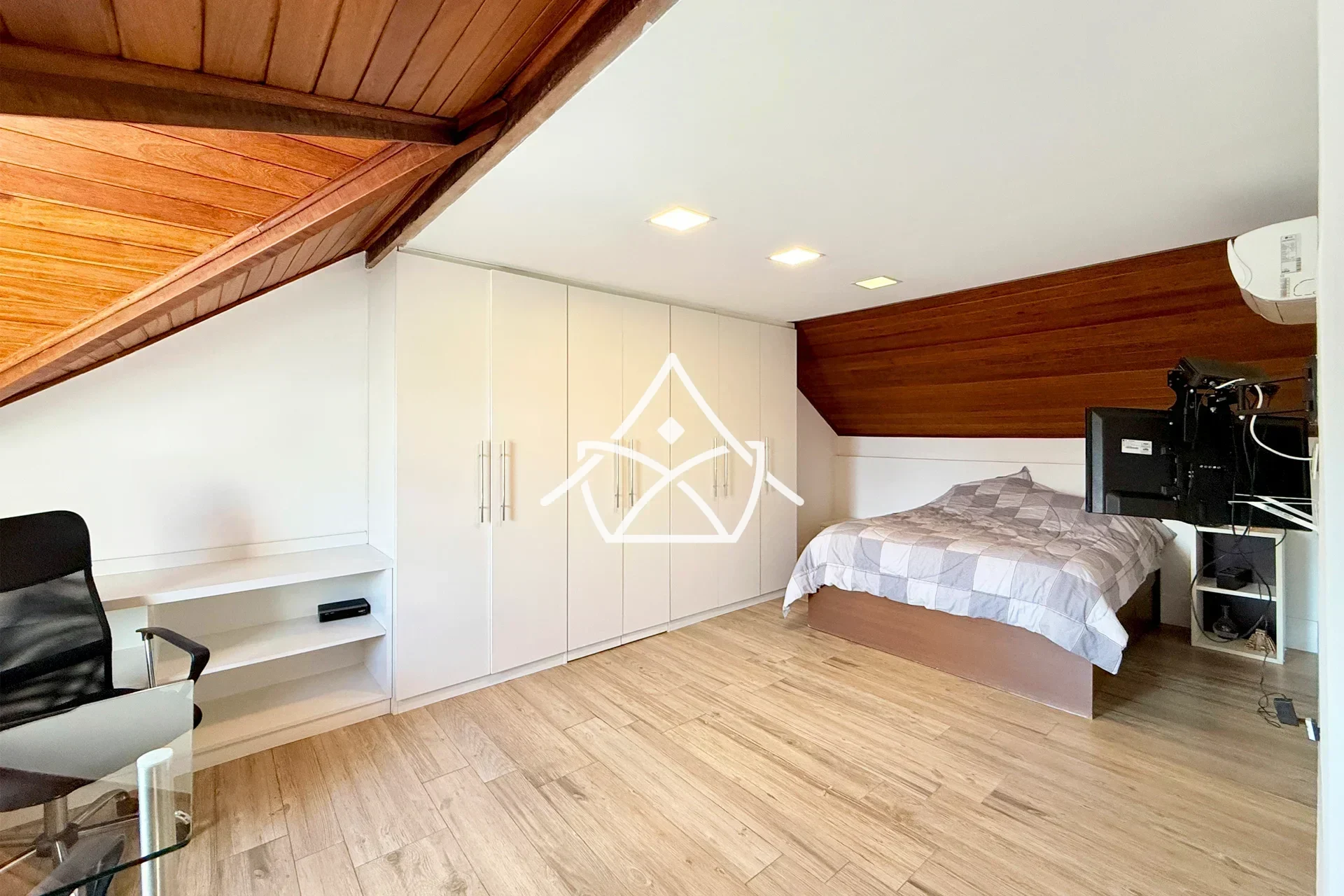 Casa com Terreno de Esquina no Riviera Del Sol