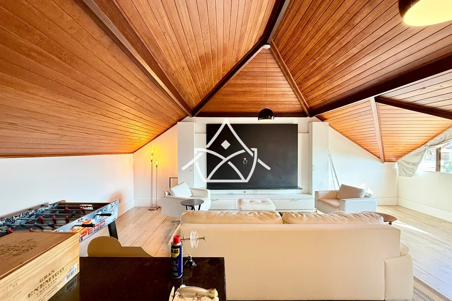 Casa com Terreno de Esquina no Riviera Del Sol
