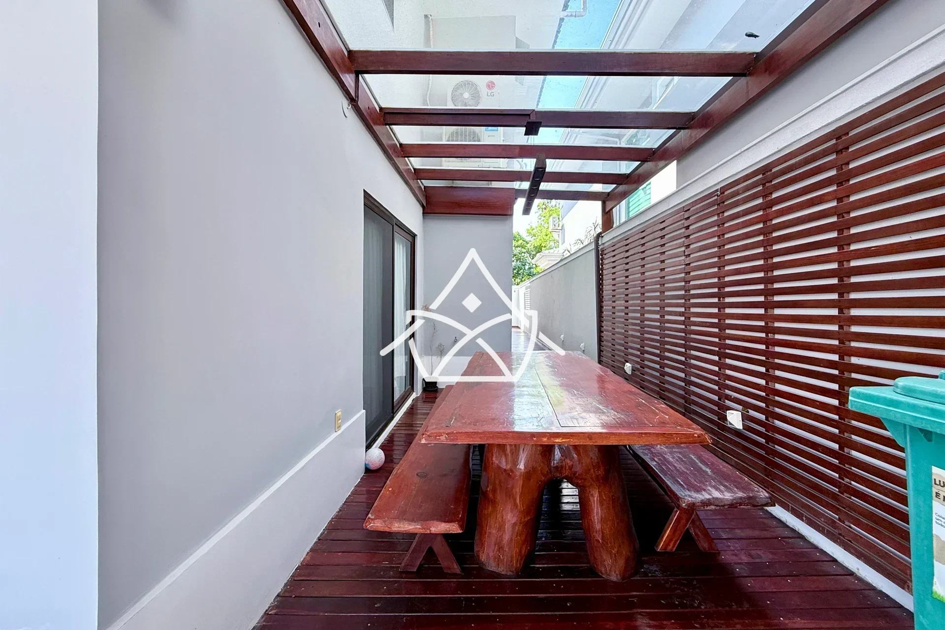 Casa com Terreno de Esquina no Riviera Del Sol