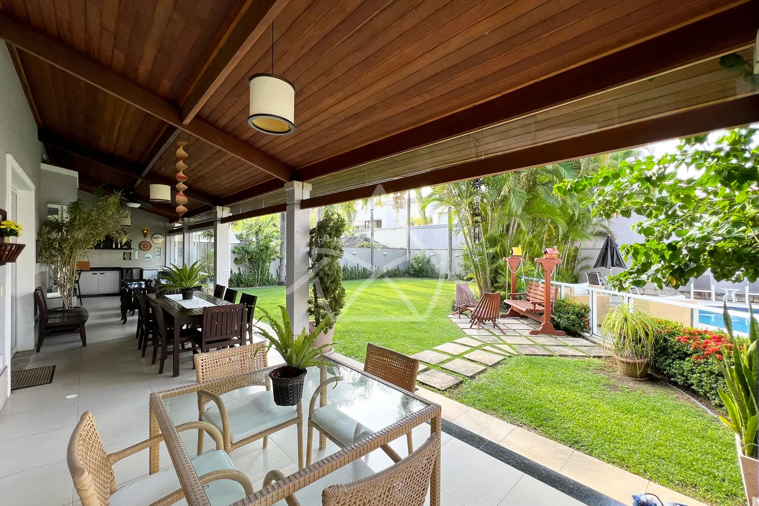 Casa Duplex com Amplo Quintal na Barra da Tijuca