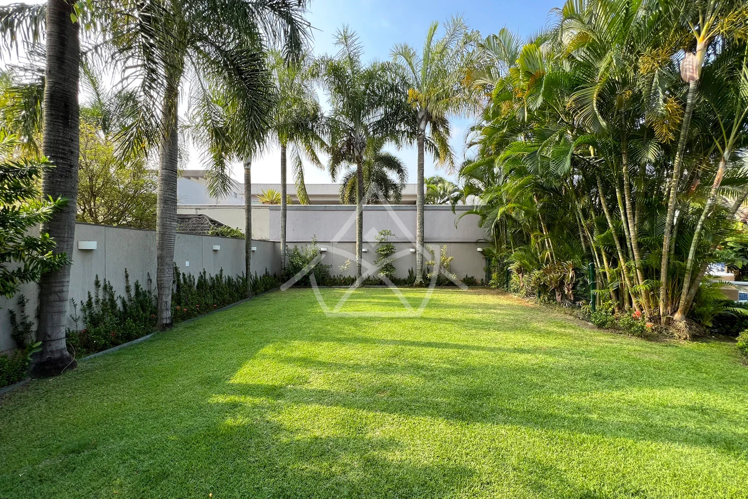 Casa Duplex com Amplo Quintal na Barra da Tijuca