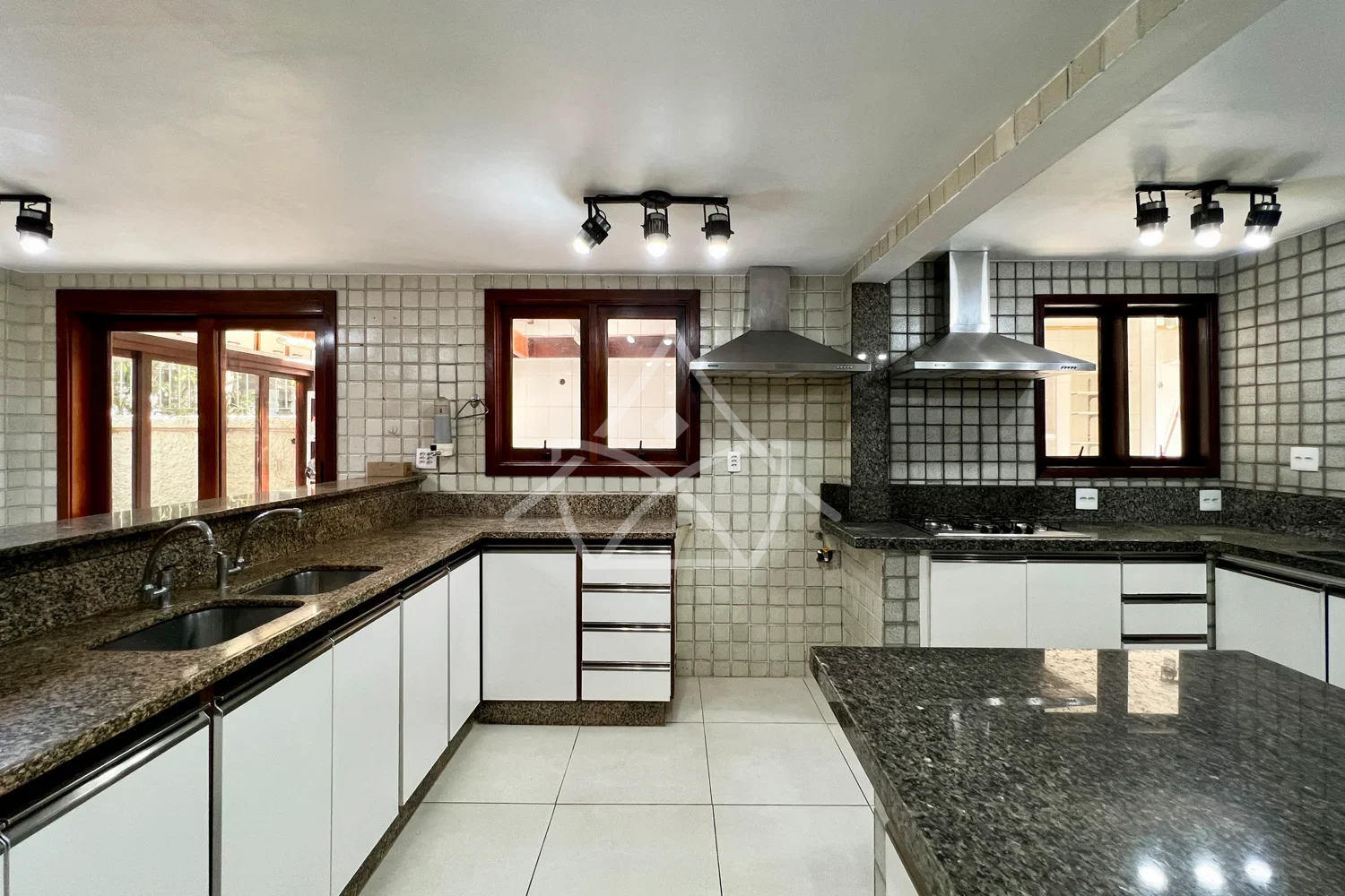 Casa Triplex com 6 Suítes na Barra da Tijuca