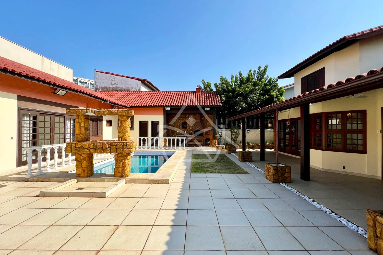 Casa Triplex com 6 Suítes na Barra da Tijuca