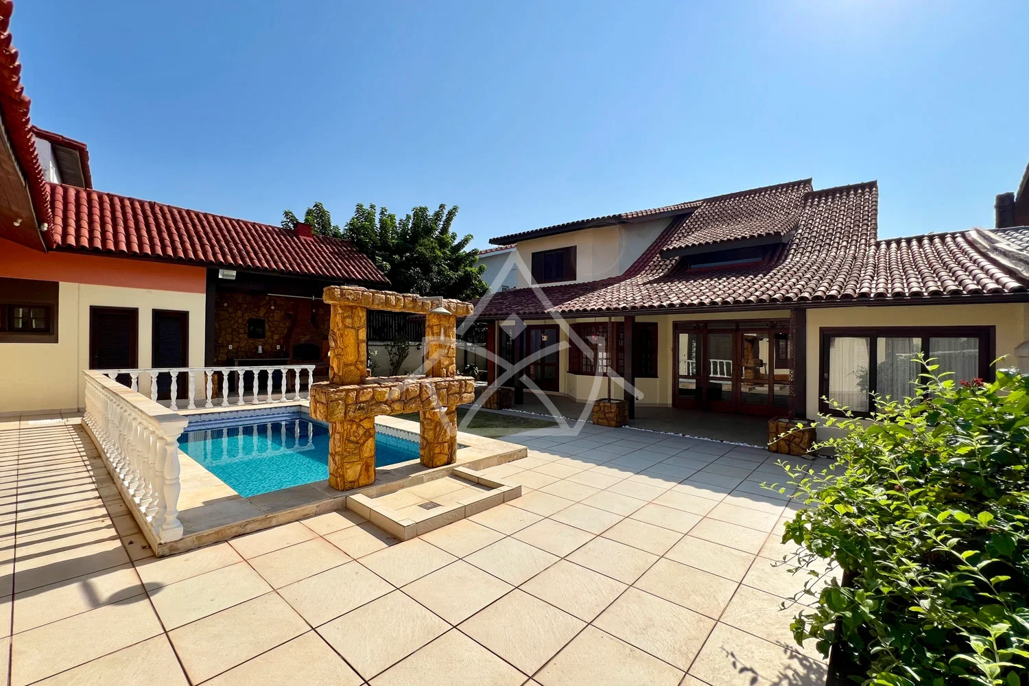 Casa Triplex com 6 Suítes na Barra da Tijuca