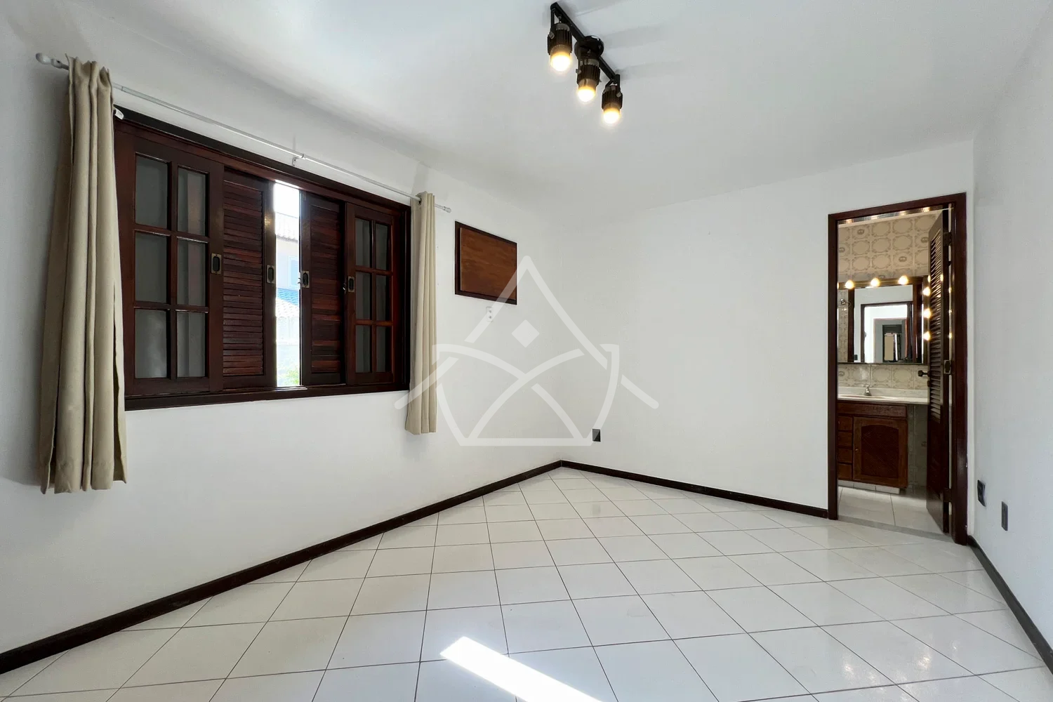Casa Triplex com 6 Suítes na Barra da Tijuca