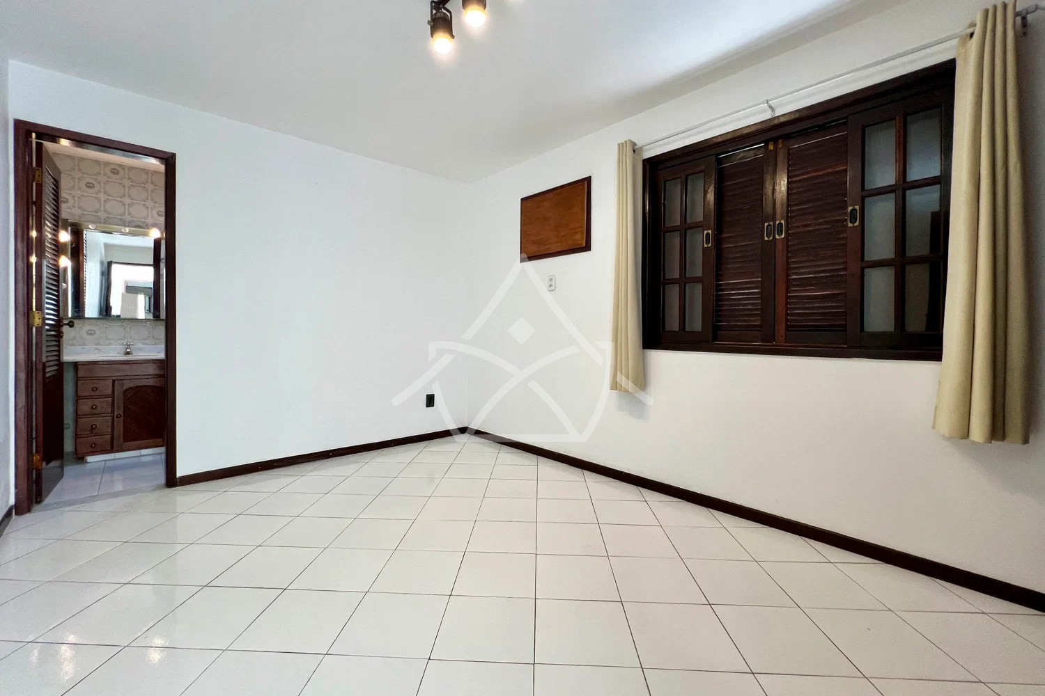 Casa Triplex com 6 Suítes na Barra da Tijuca