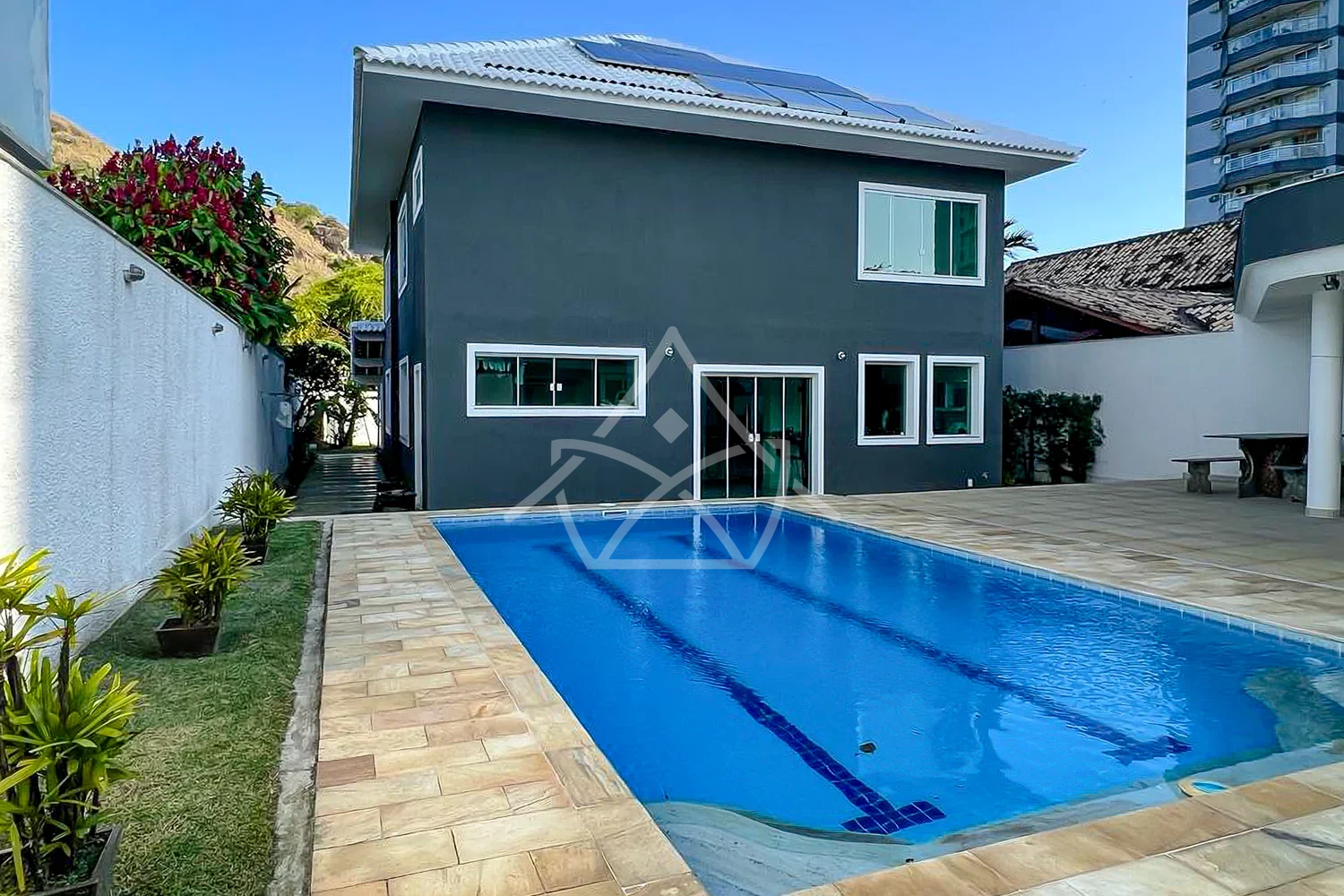 Casa com Sistema de Energia Solar no Recreio dos Bandeirantes