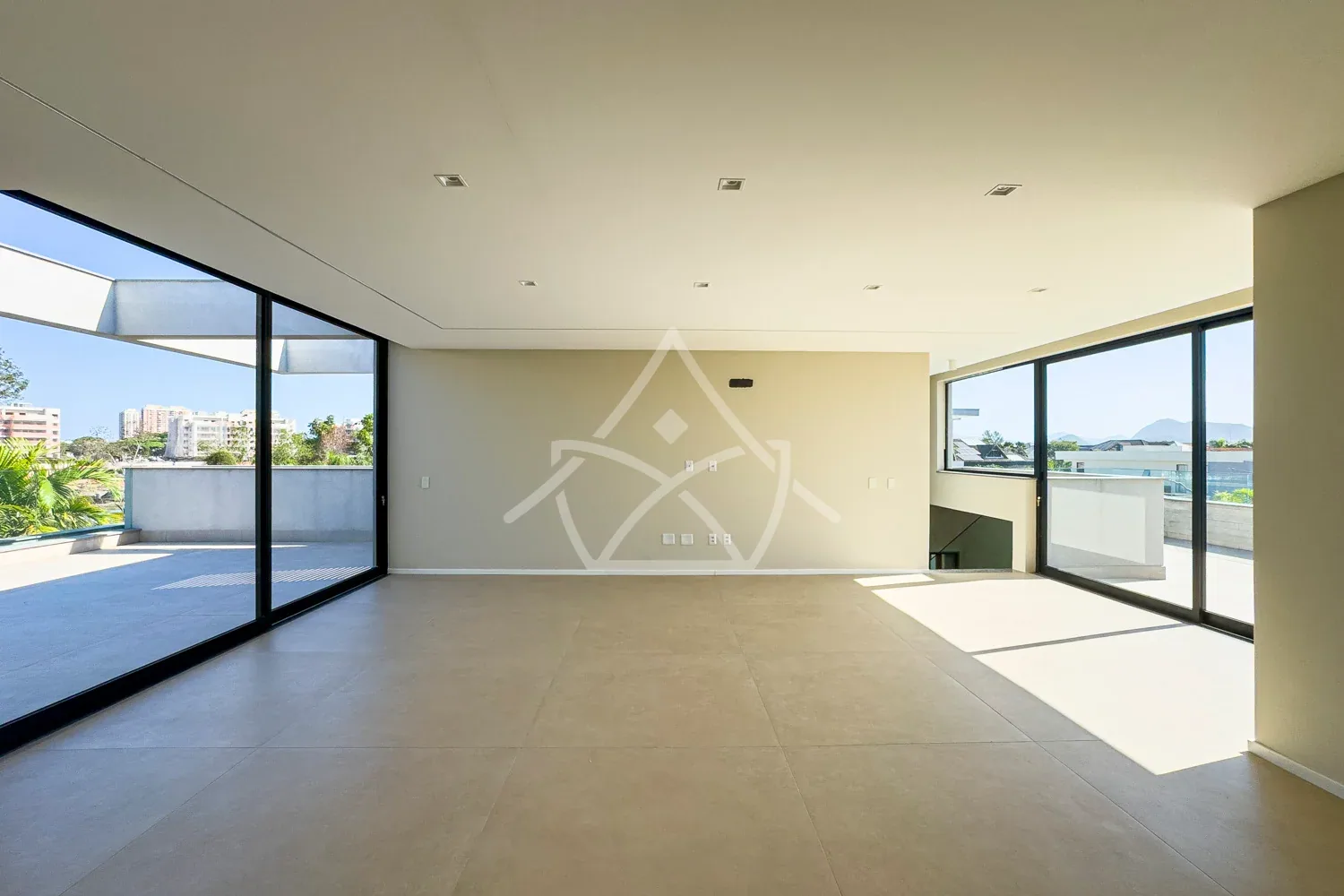 Casa de 3 Andares com Elevador na Barra da Tijuca