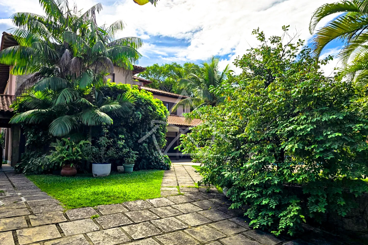 Casa com Edícula e Quintal Amplo na Barra da Tijuca