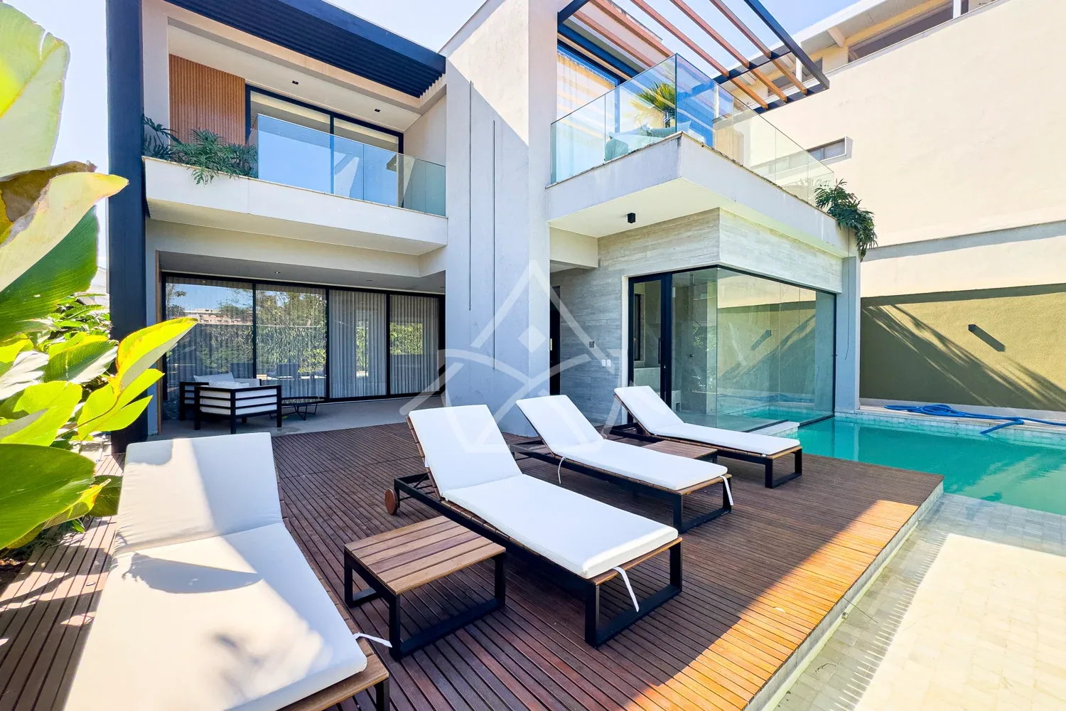 Casa de 3 Andares com Elevador na Barra da Tijuca