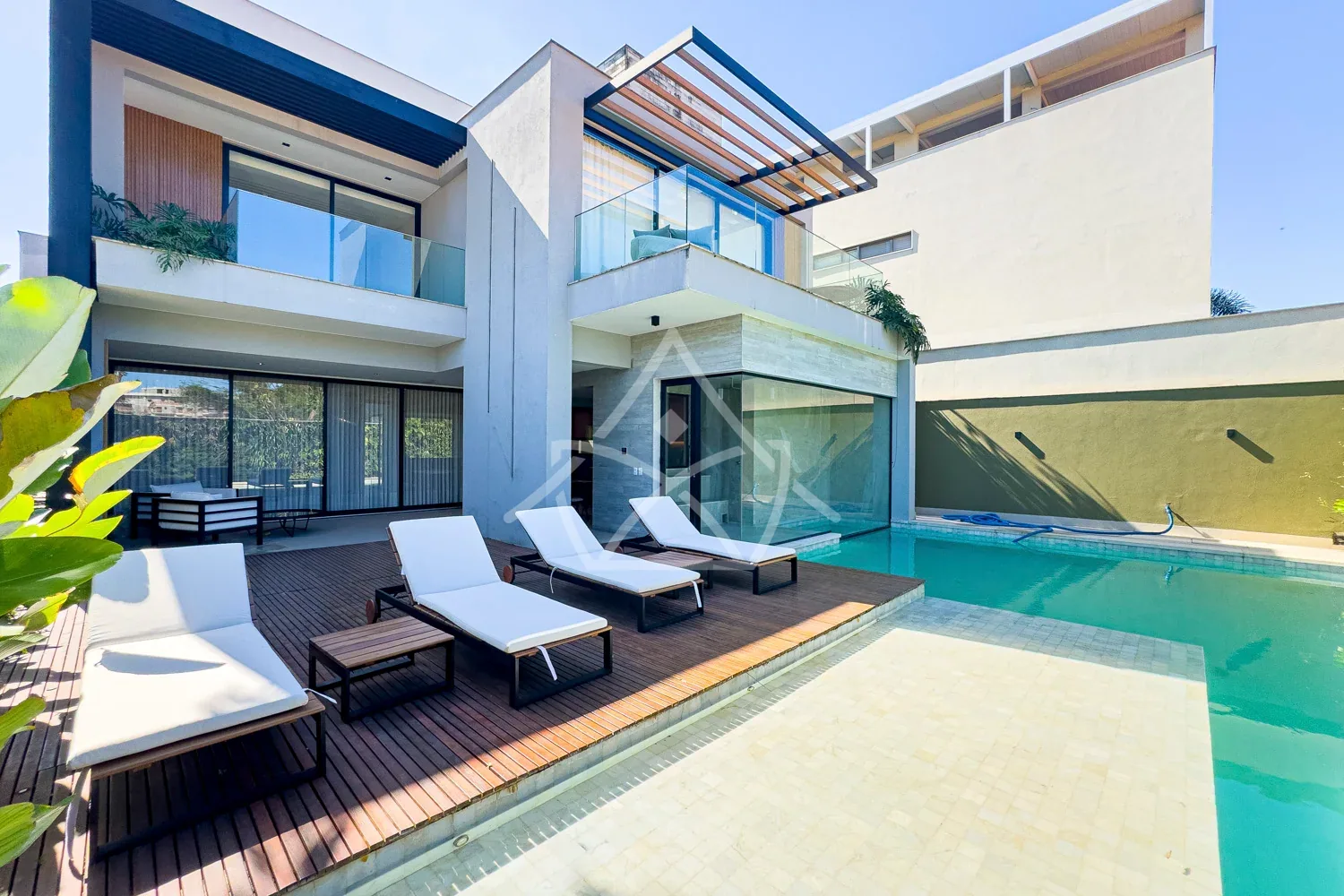Casa de 3 Andares com Elevador na Barra da Tijuca