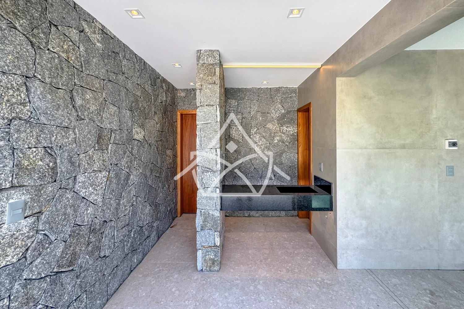 Casa com Suíte Térrea e Sótão na Barra da Tijuca