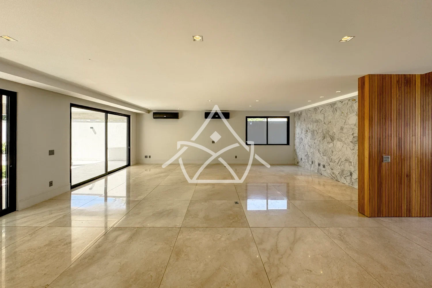Casa com Suíte Térrea e Sótão na Barra da Tijuca