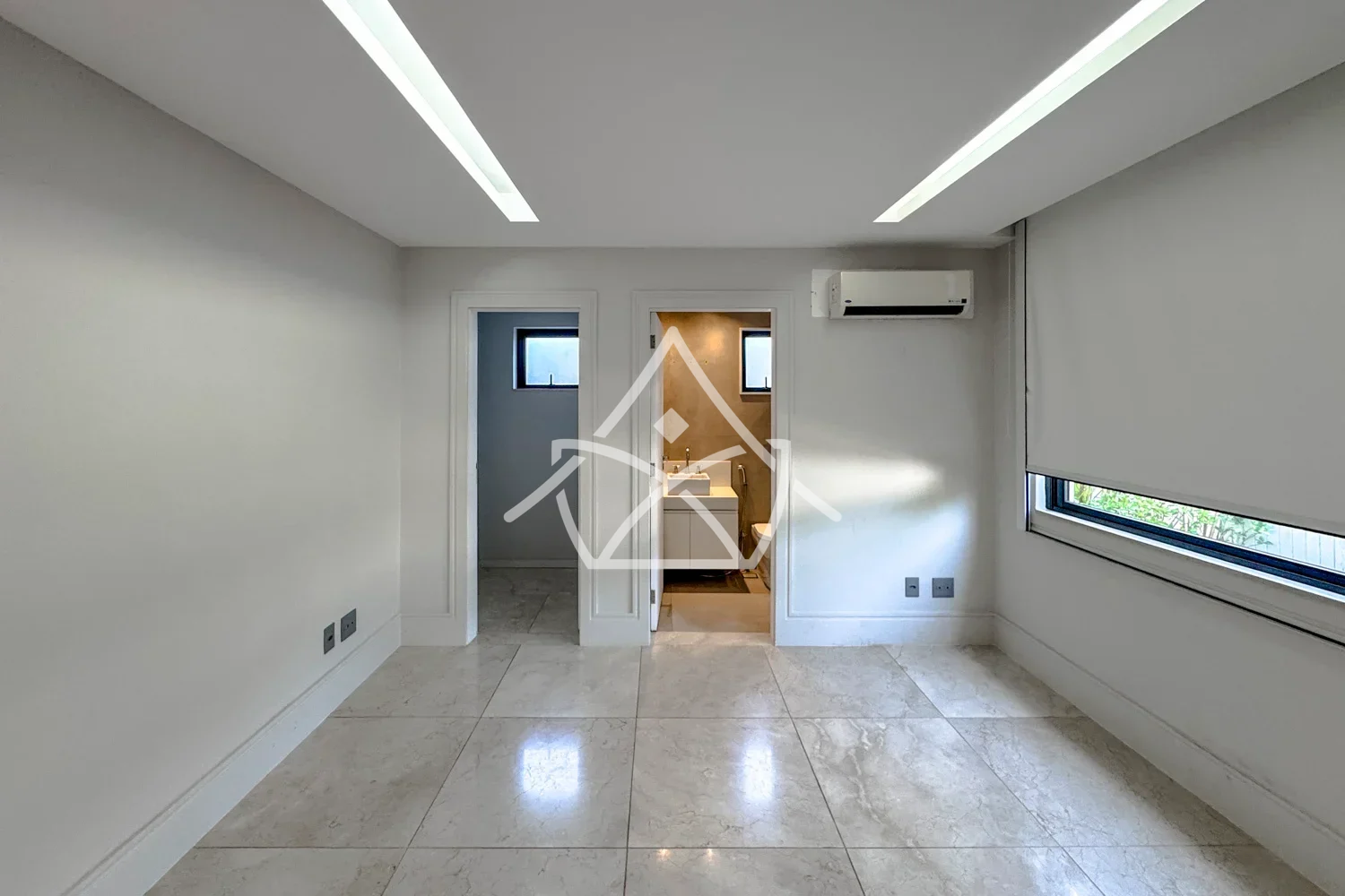 Casa com Suíte Térrea e Sótão na Barra da Tijuca