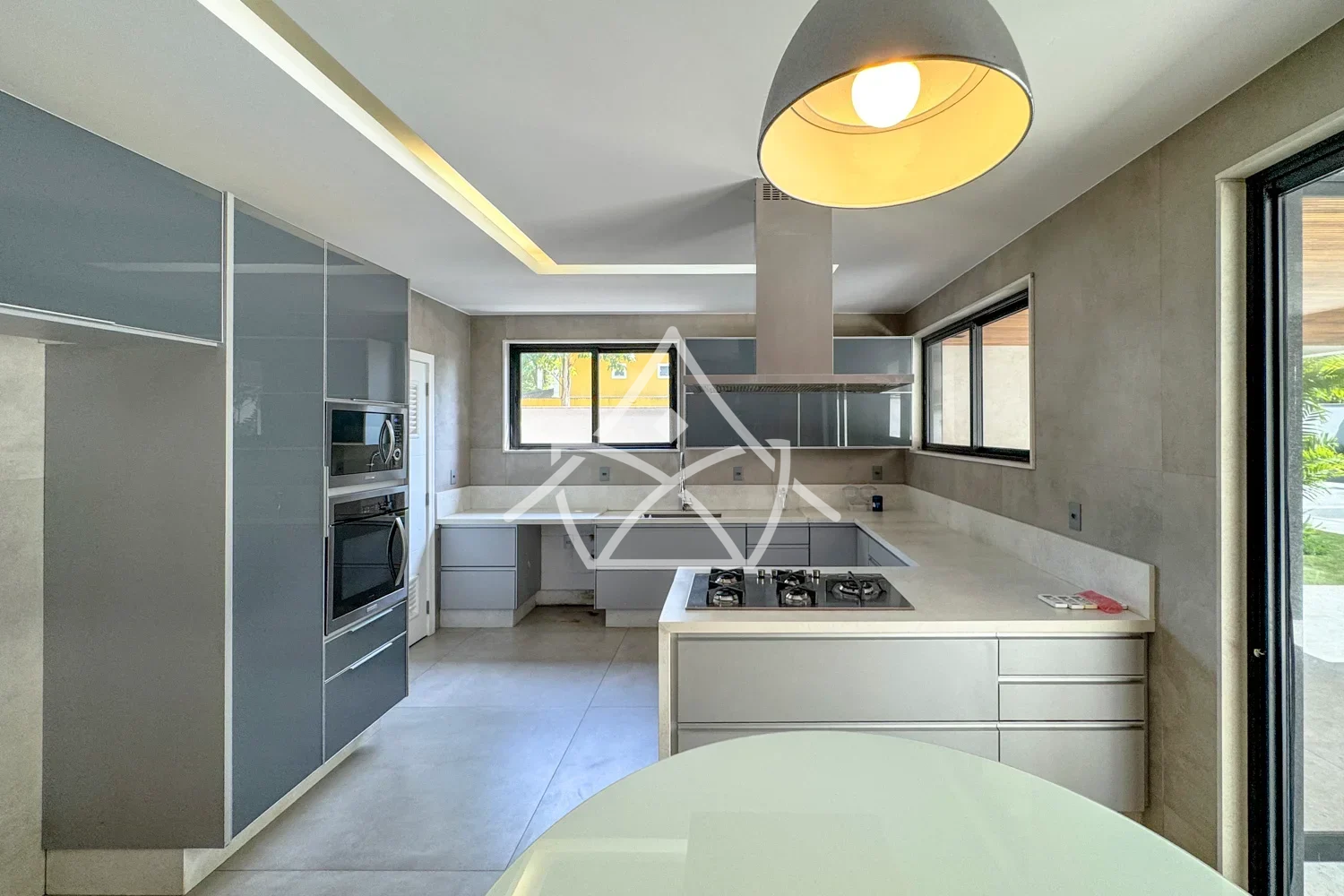Casa com Suíte Térrea e Sótão na Barra da Tijuca