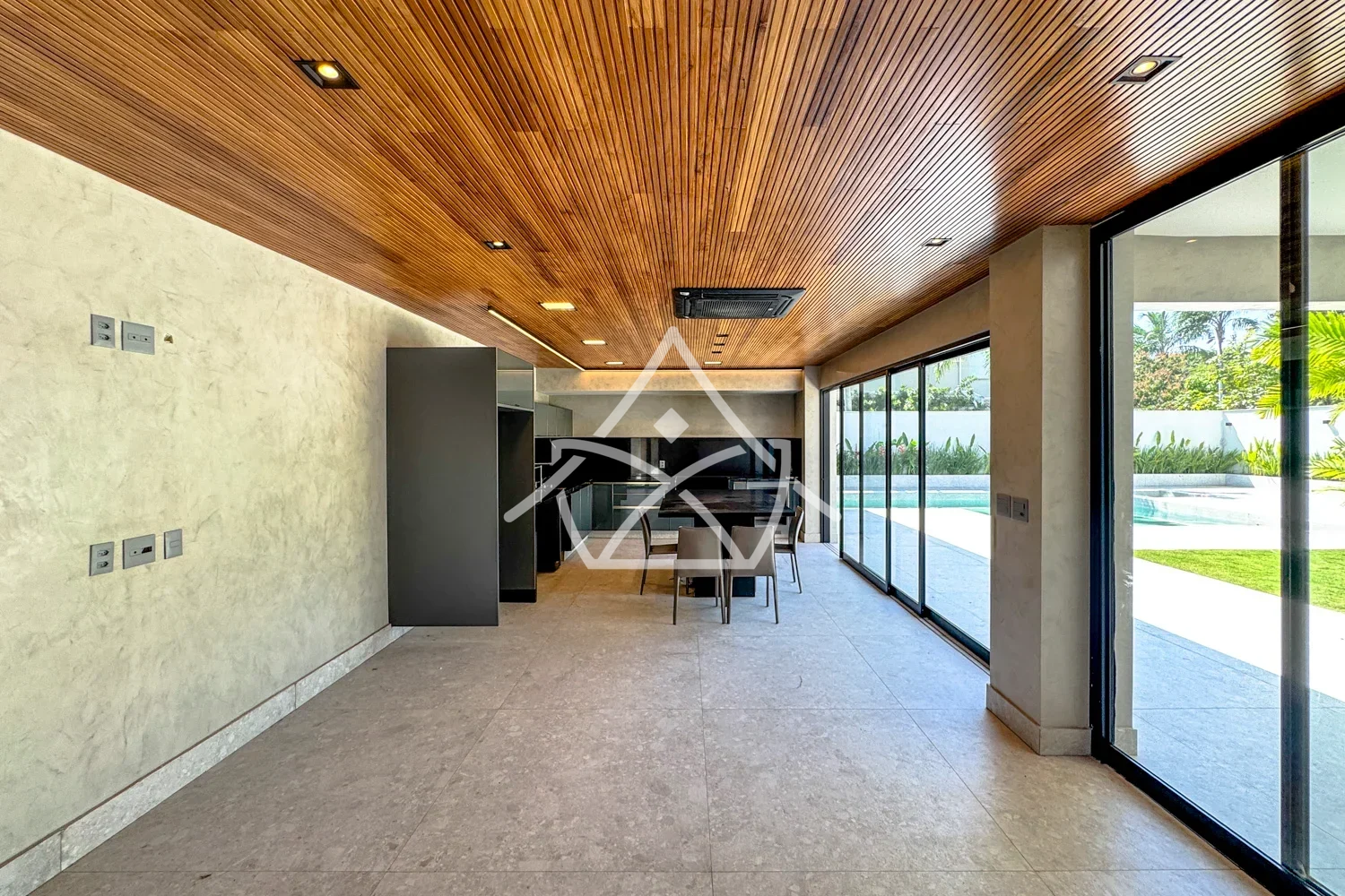 Casa com Suíte Térrea e Sótão na Barra da Tijuca