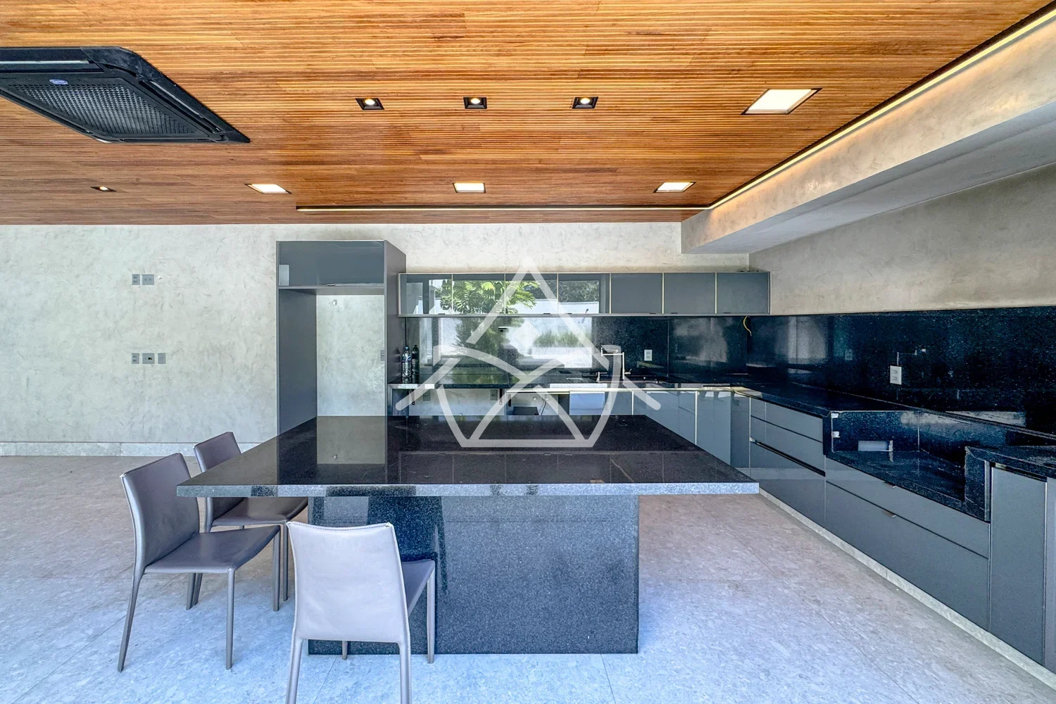 Casa com Suíte Térrea e Sótão na Barra da Tijuca