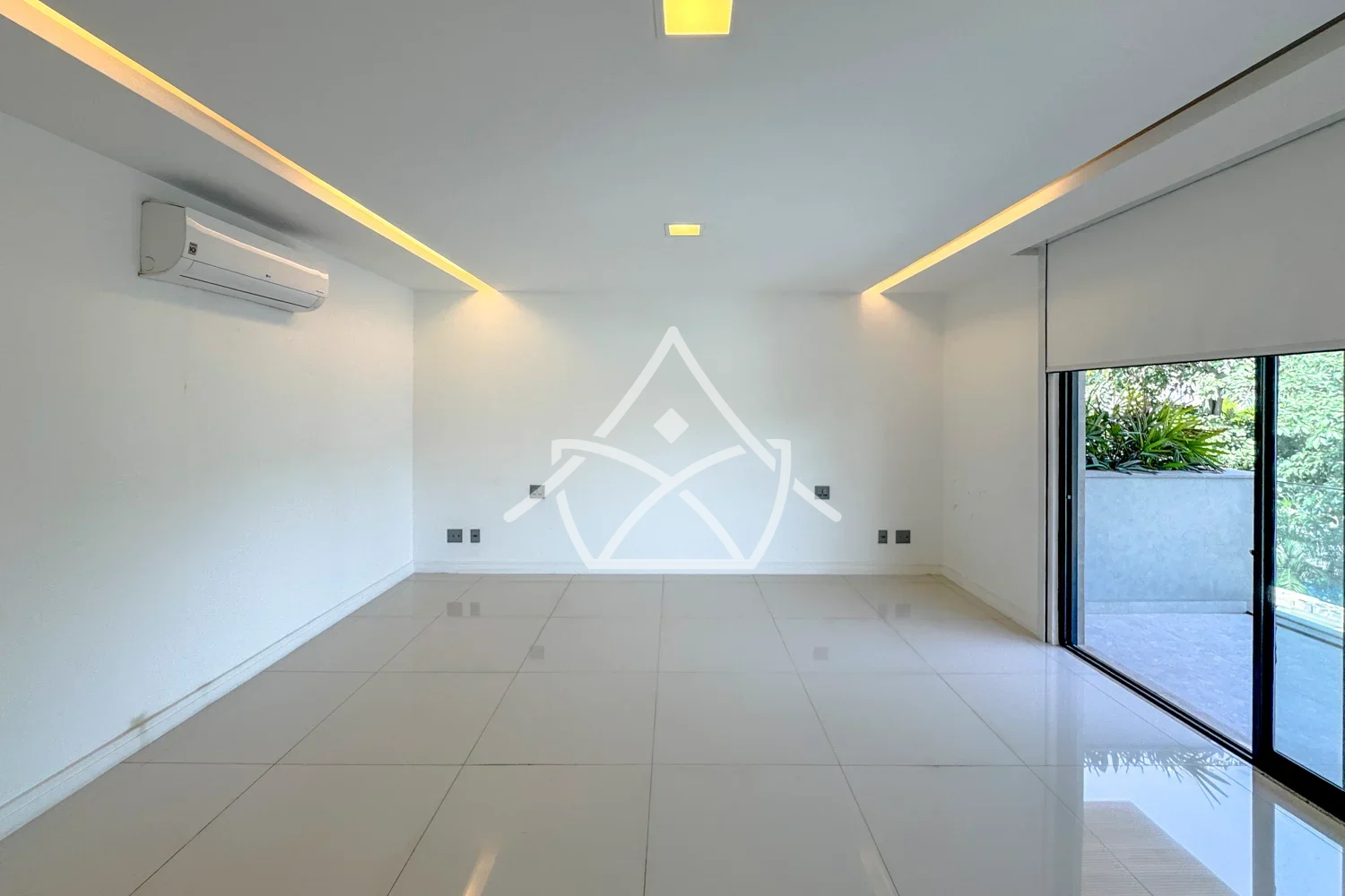 Casa com Suíte Térrea e Sótão na Barra da Tijuca