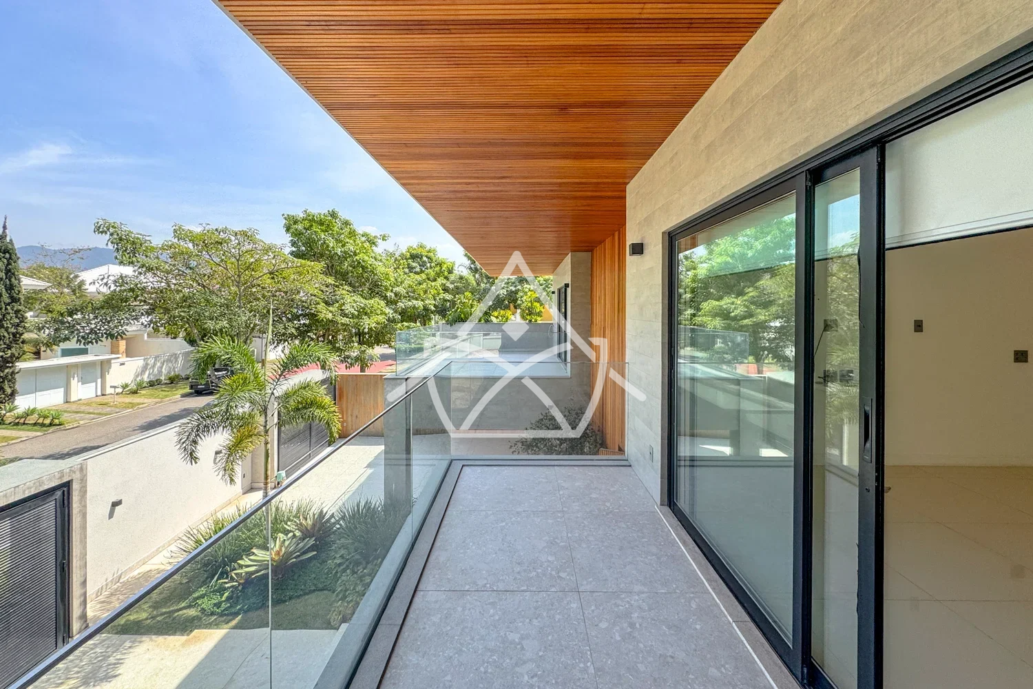 Casa com Suíte Térrea e Sótão na Barra da Tijuca
