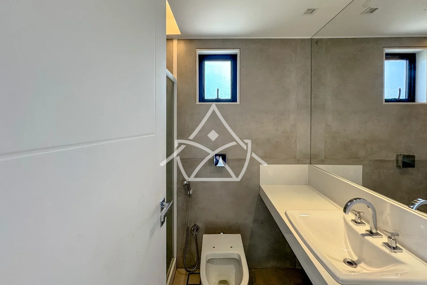 Casa com Suíte Térrea e Sótão na Barra da Tijuca