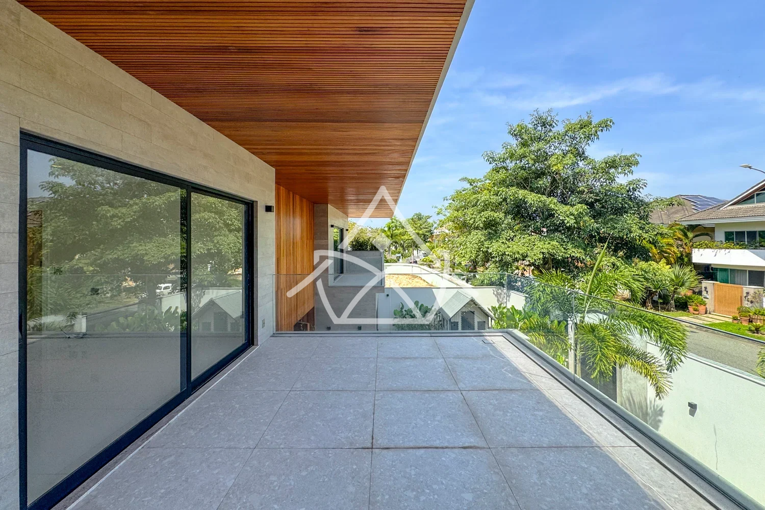 Casa com Suíte Térrea e Sótão na Barra da Tijuca