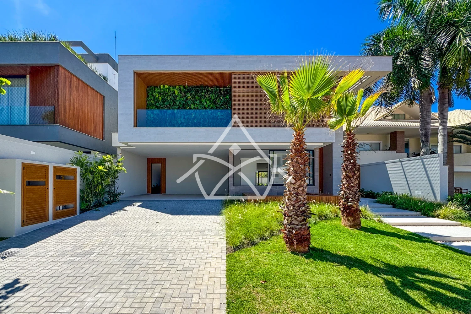 Casa com Elevador e 5 Suítes na Barra da Tijuca