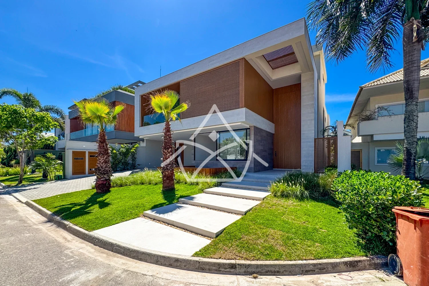 Casa com Elevador e 5 Suítes na Barra da Tijuca
