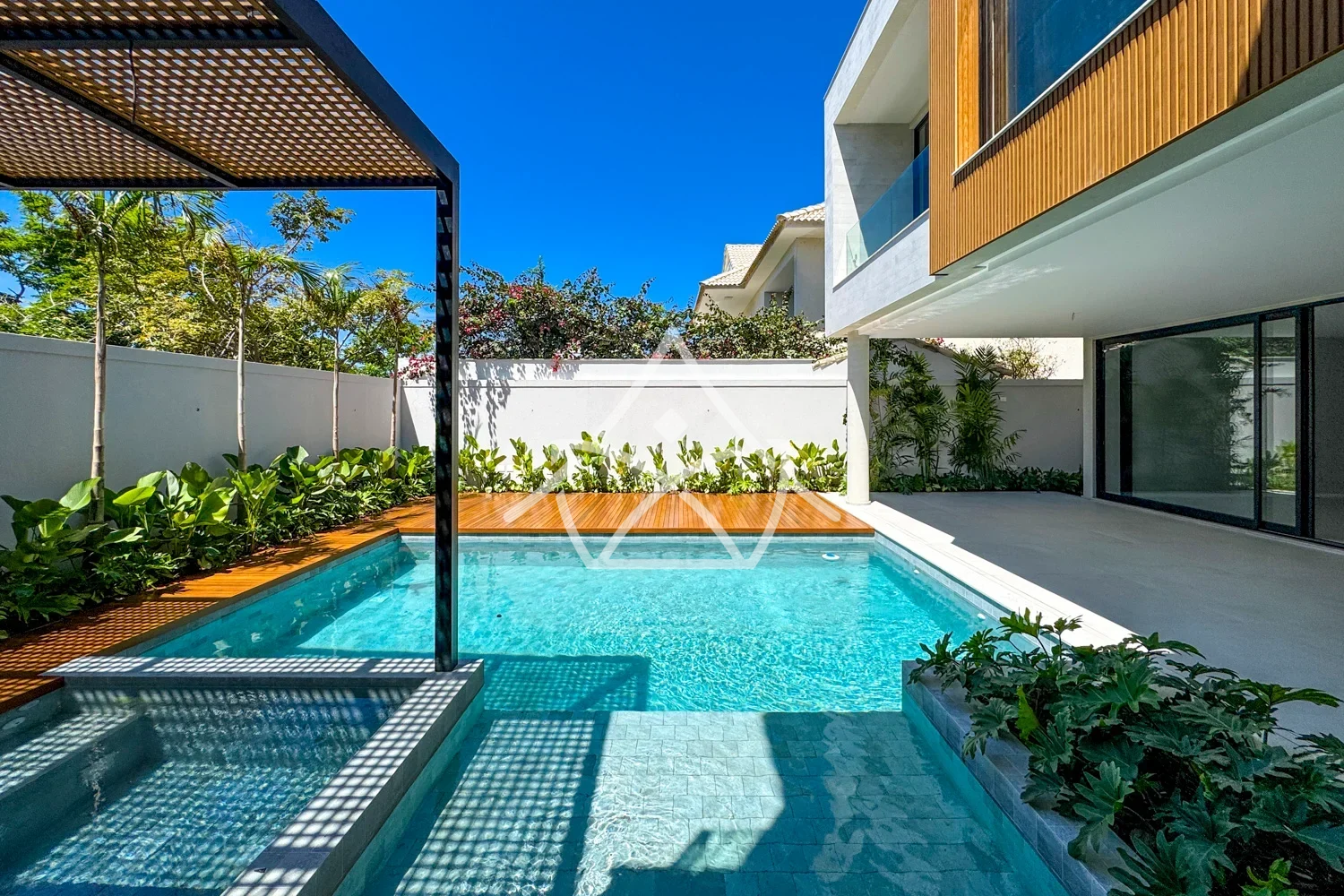 Casa com Elevador e 5 Suítes na Barra da Tijuca