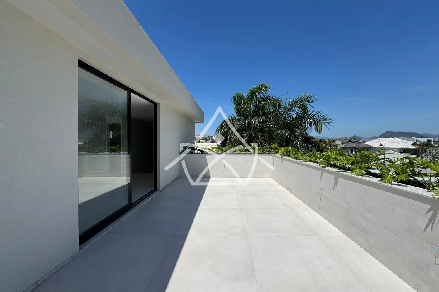 Casa com Elevador e 5 Suítes na Barra da Tijuca
