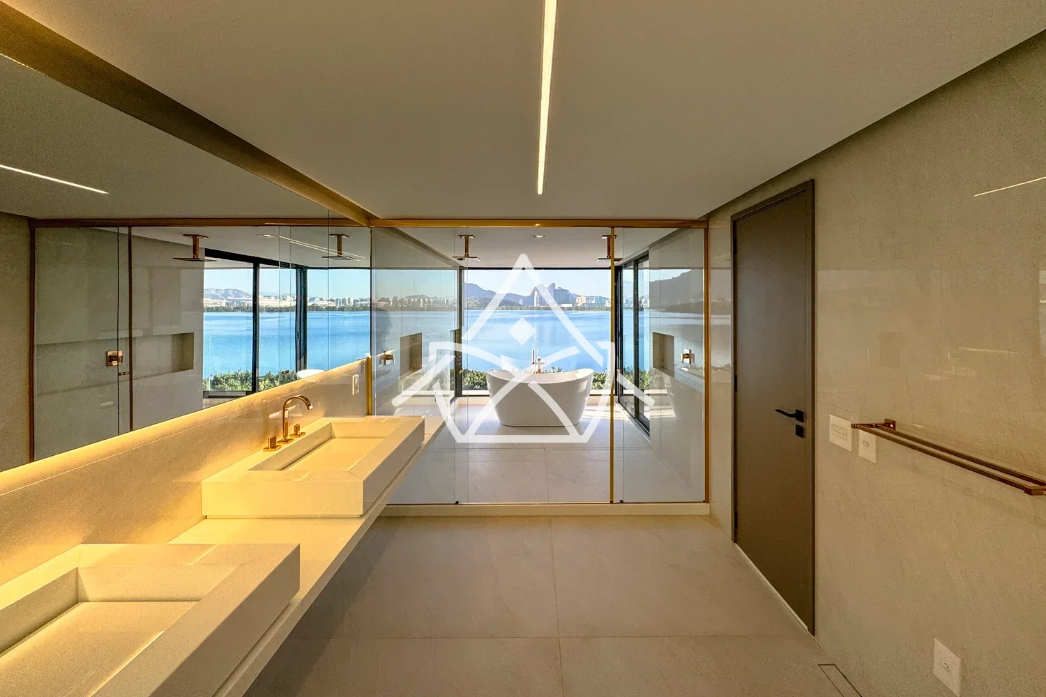 Casa com Elevador e Vista Lagoa no Barra da Tijuca