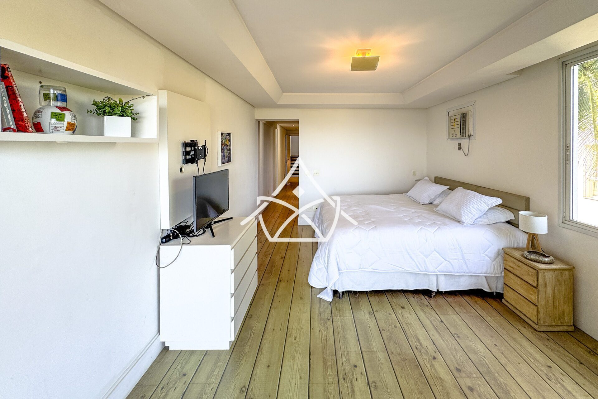 Casa à Venda no Joá com 4 Suítes, Piscina e Sauna