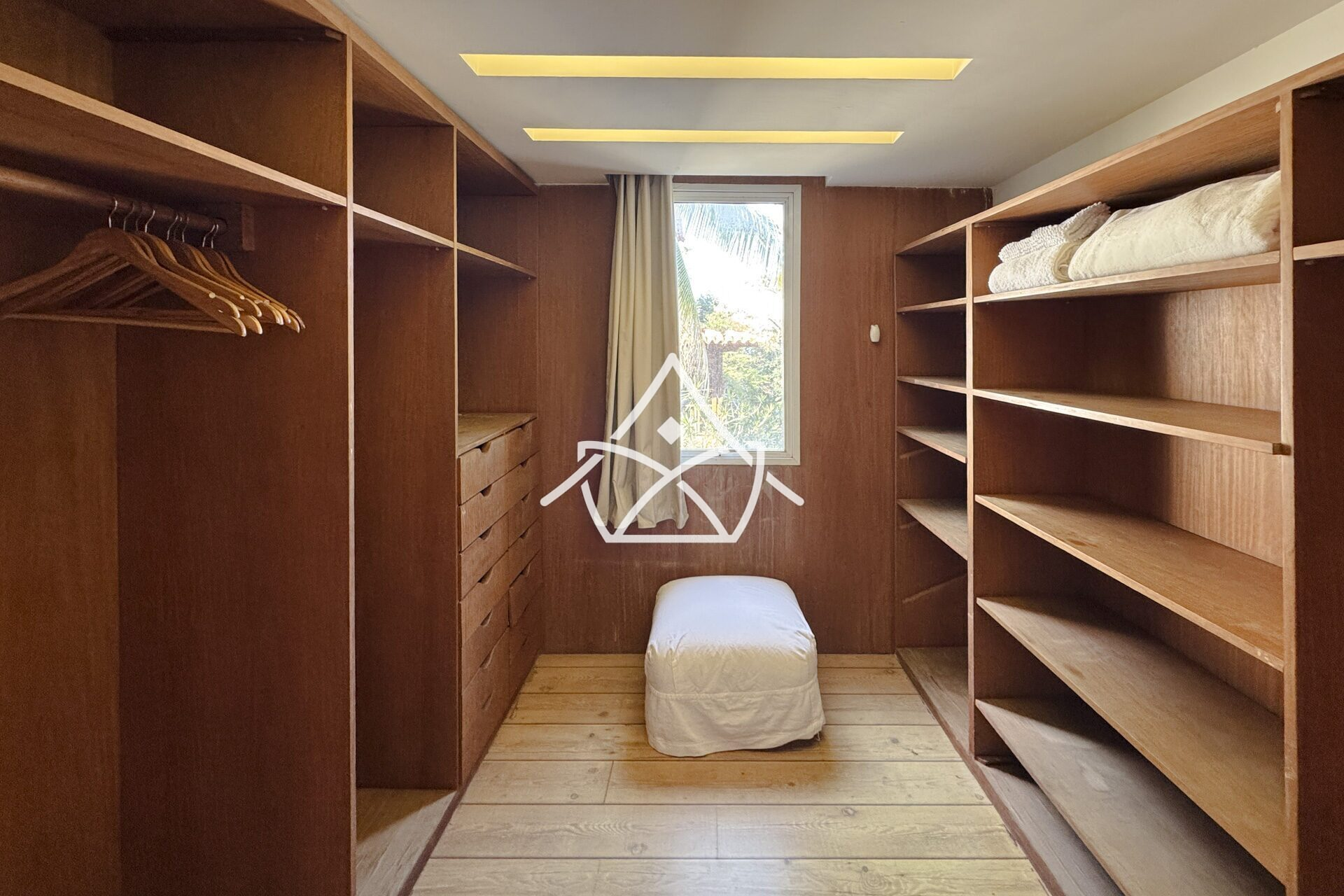 Casa à Venda no Joá com 4 Suítes, Piscina e Sauna