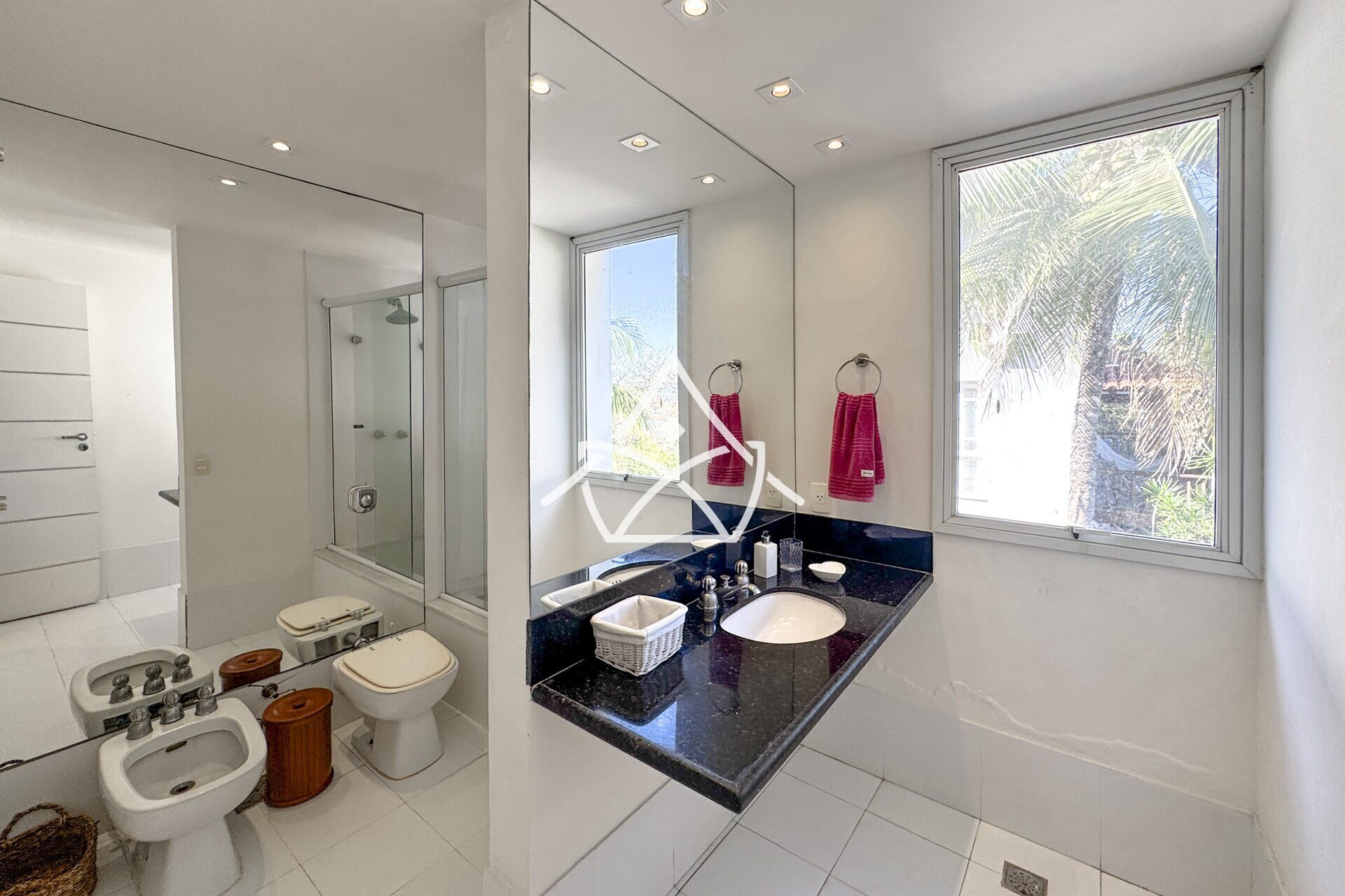 Casa à Venda no Joá com 4 Suítes, Piscina e Sauna