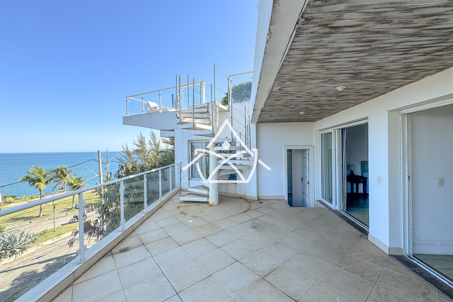 Casa à Venda no Joá com 4 Suítes, Piscina e Sauna
