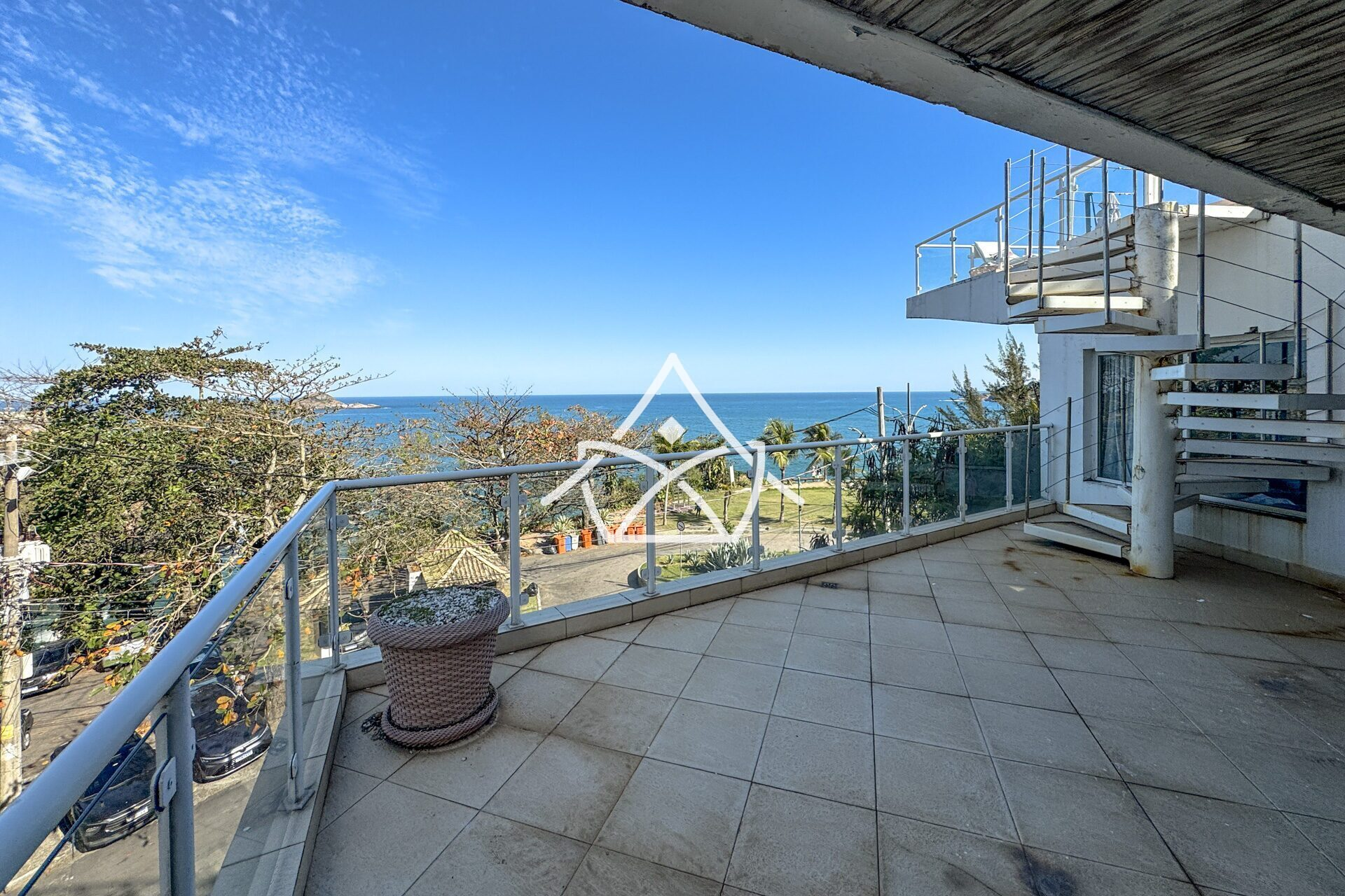 Casa à Venda no Joá com 4 Suítes, Piscina e Sauna